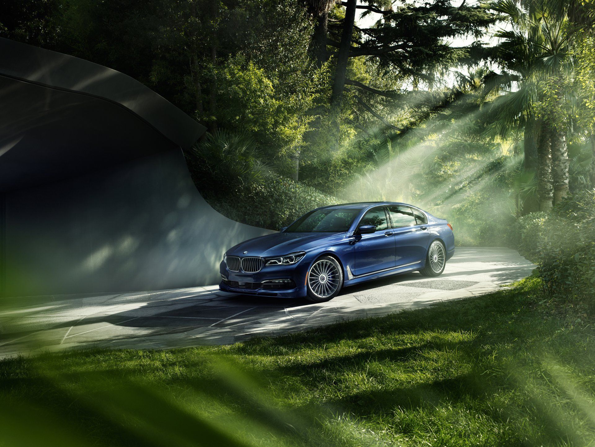 1920x1443 BMW 7 Series in Nature