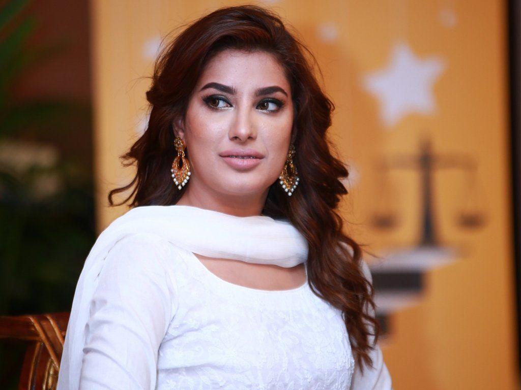 1024x768 BR Lifestyle Kapoor's 'Batti Gul Meter Chalu