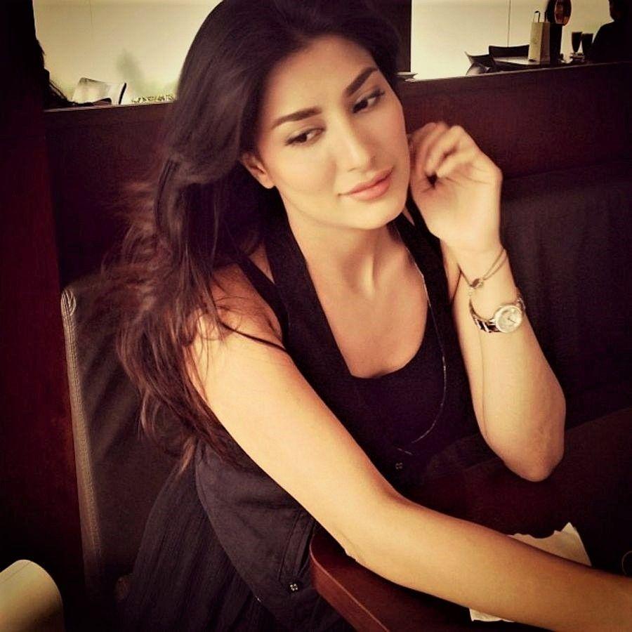 900x900 Mehwish Hayat To Be Awarded 'Tamgha E Imtiaz'; 'Best Is Yet To