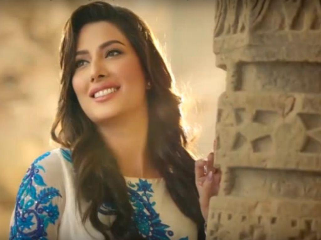 1024x768 Mehwish Hayat to continue TV despite success in film. Business