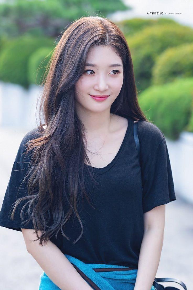 736x1105 CHAEYEON' label responds to concerns of Chaeyeon