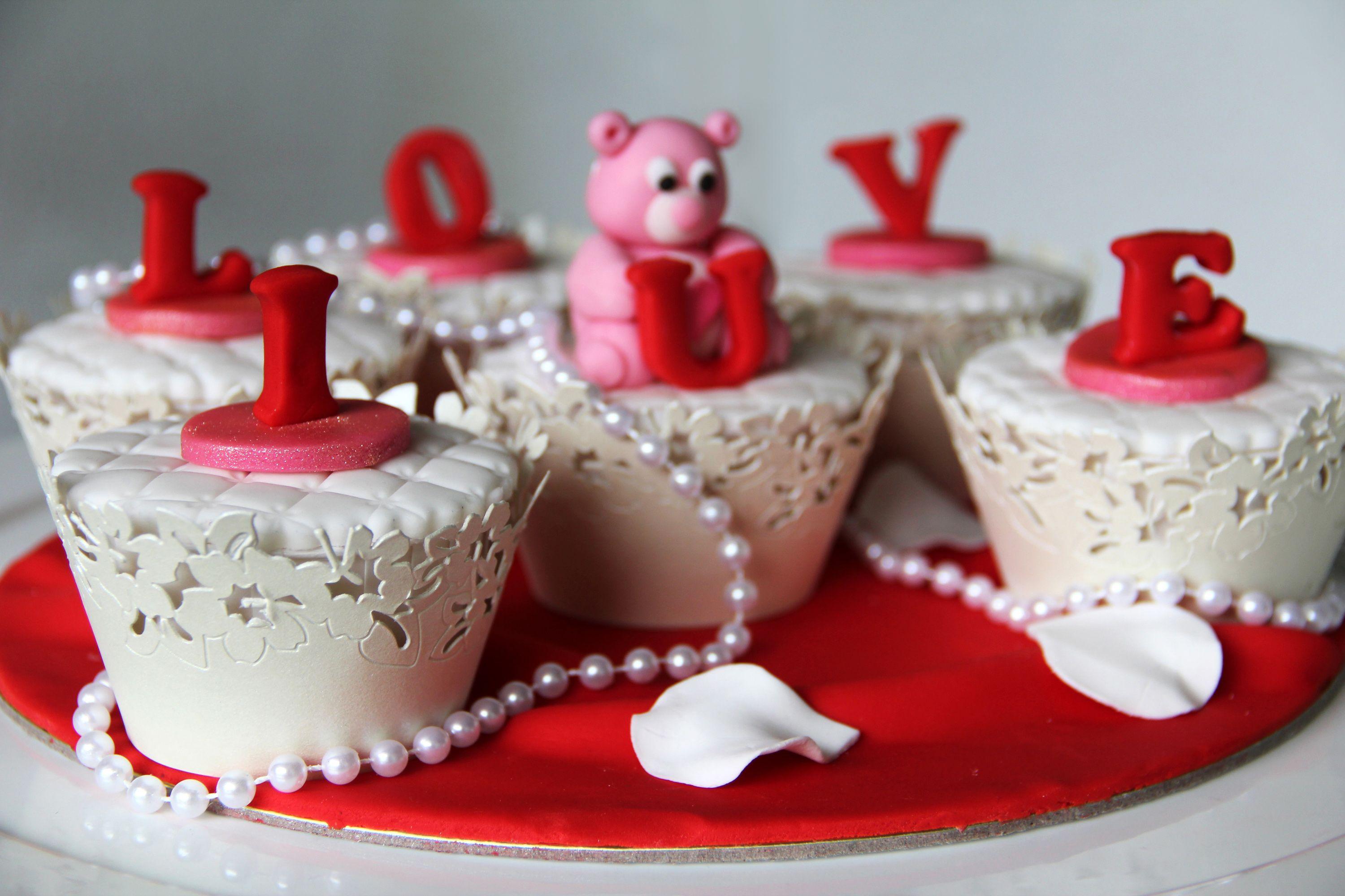 3000x2000 Valentine's Day Cake And Cupcake Designs