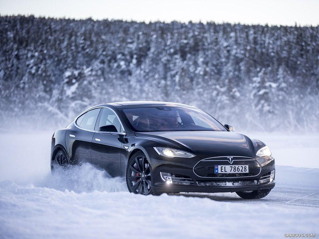 1024x768 Tesla Model S Snow. HD Wallpaper