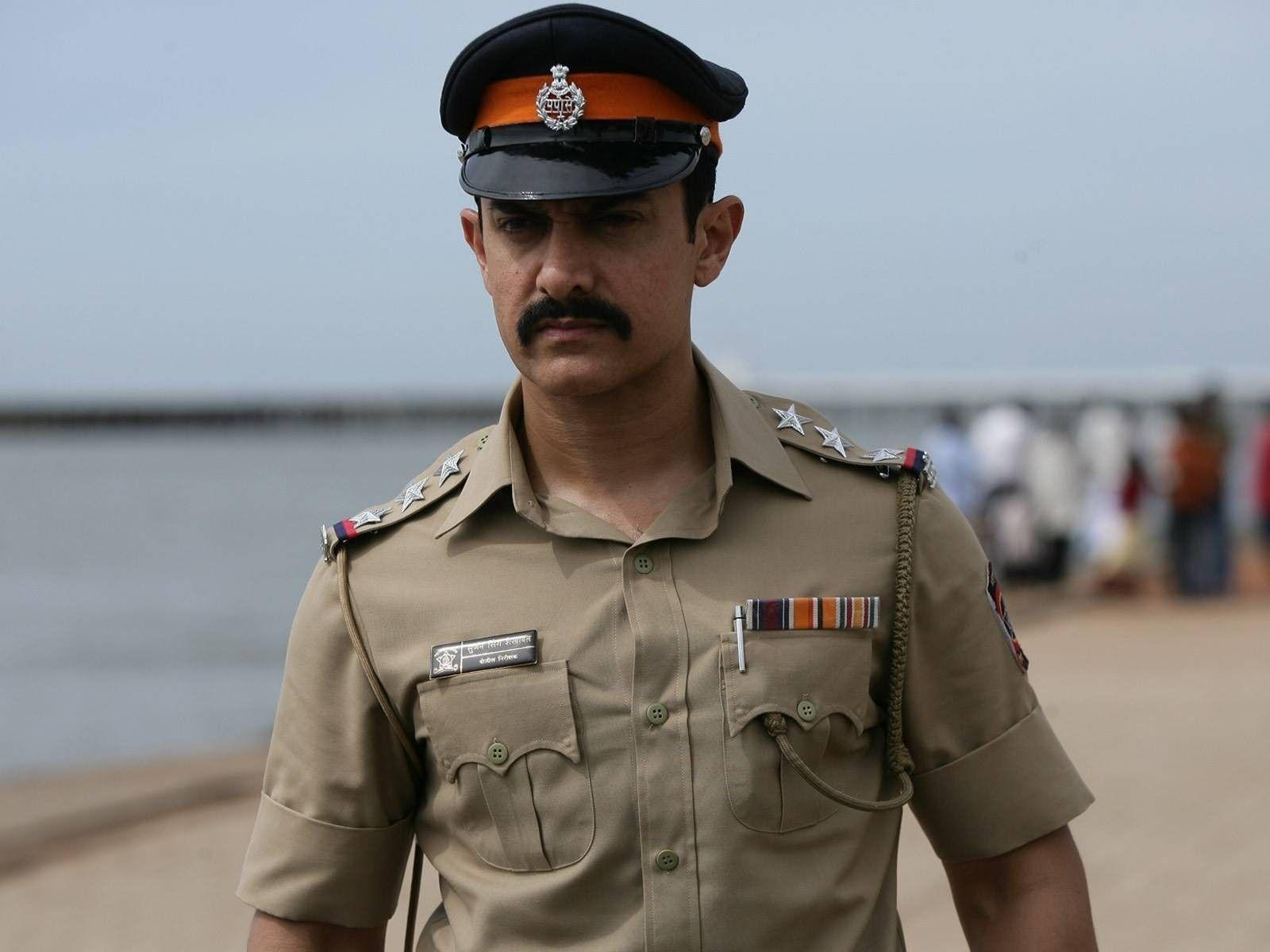 1600x1200 Aamir Khan Police Officer In Talaash Khan As Police