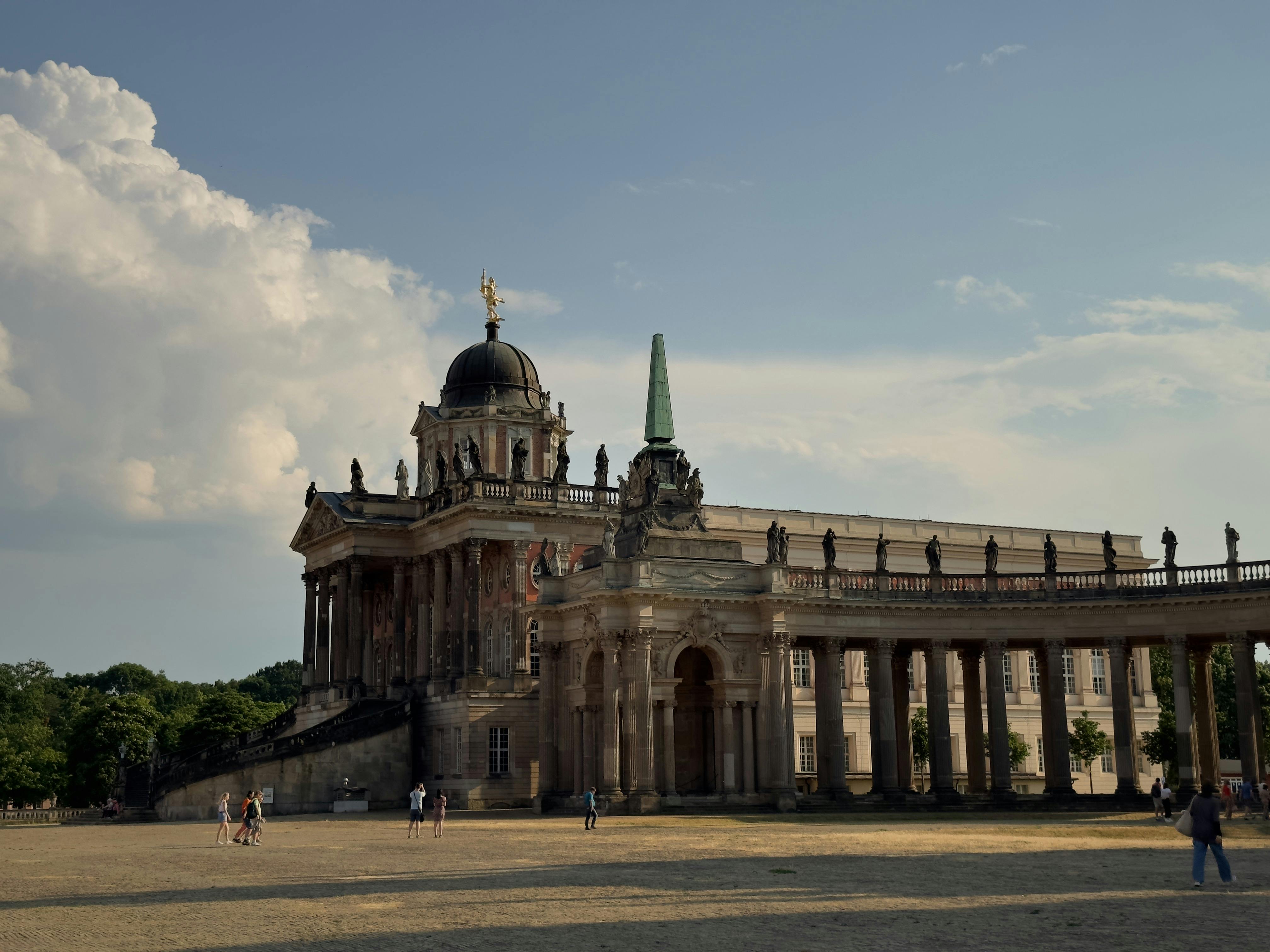 4032x3024 Palace in Potsdam · Free