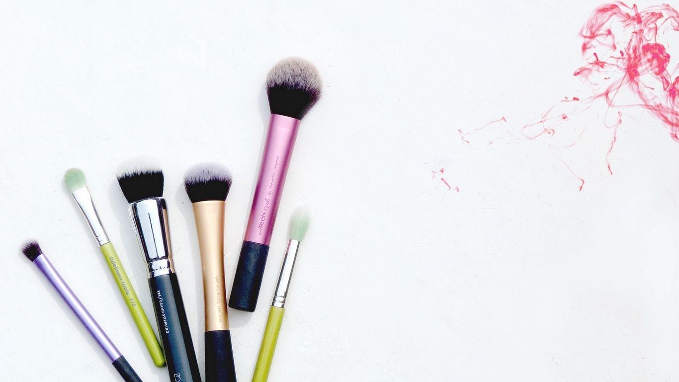 1366x768 Makeup Background. Makeup Wallpaper