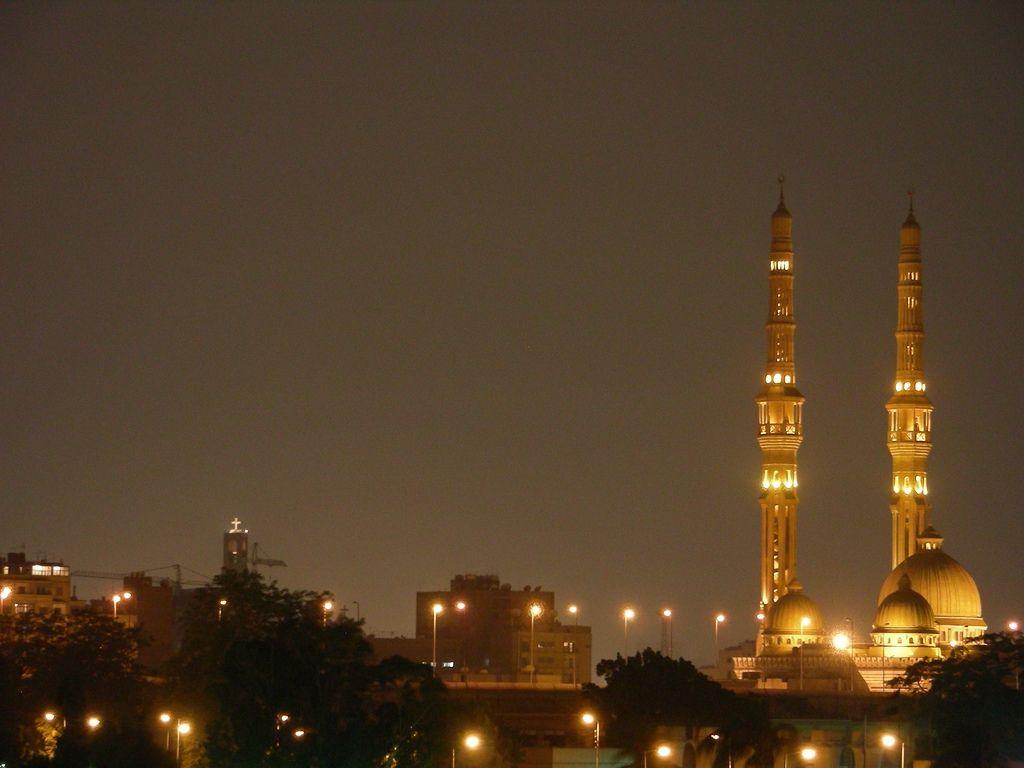 1024x768 Wallpaper: Al Nour Mosque in Cairo