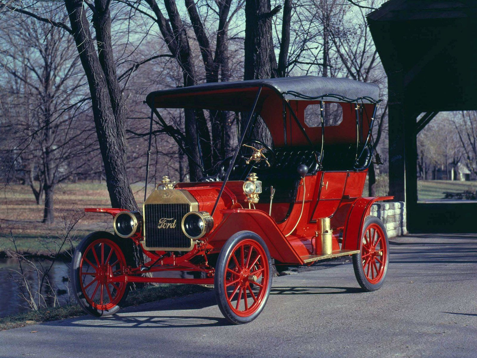 1600x1200 Ford Model T Classic: HD Vintage Vehicle Wallpaper