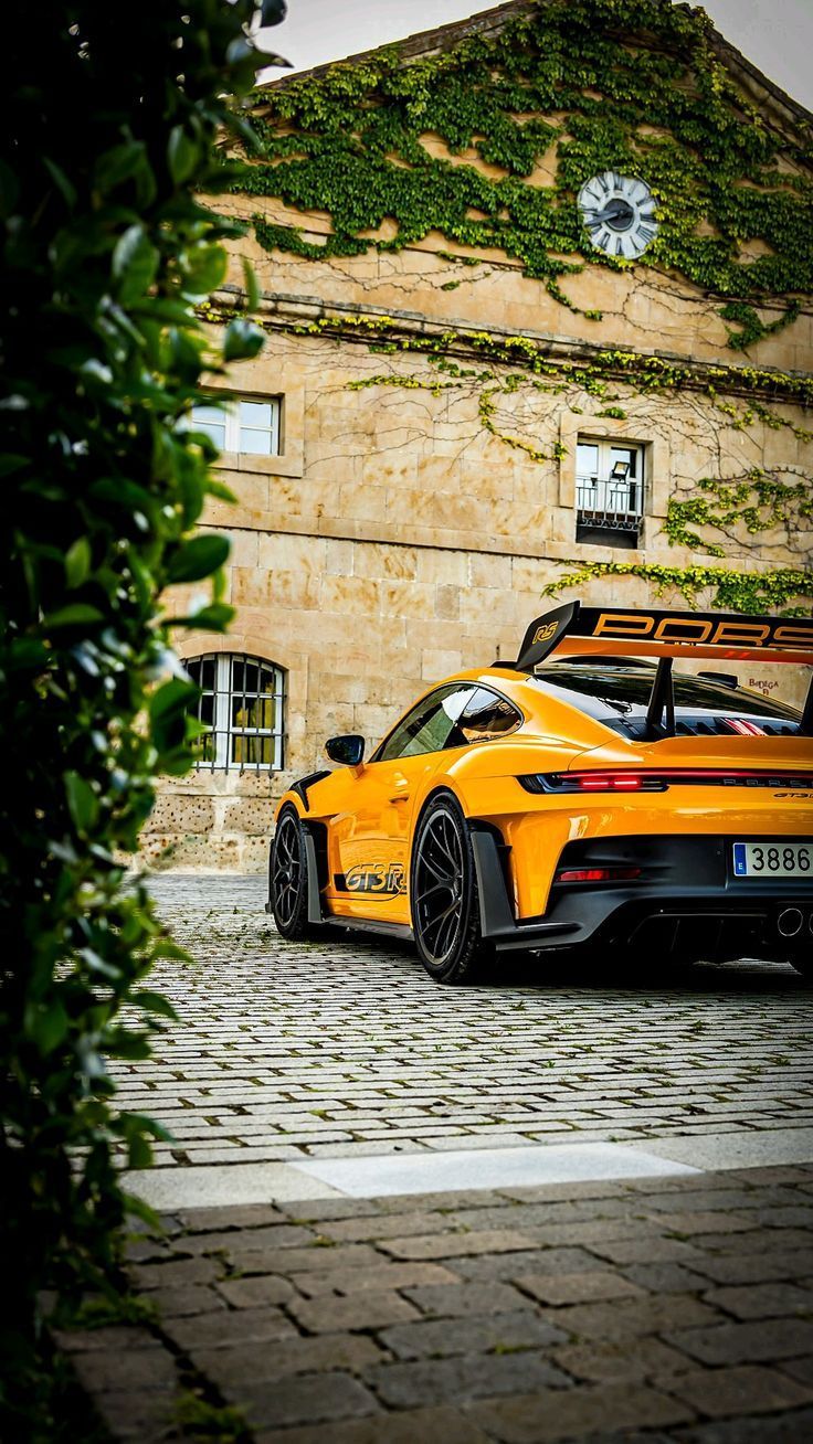 736x1308 Porsche