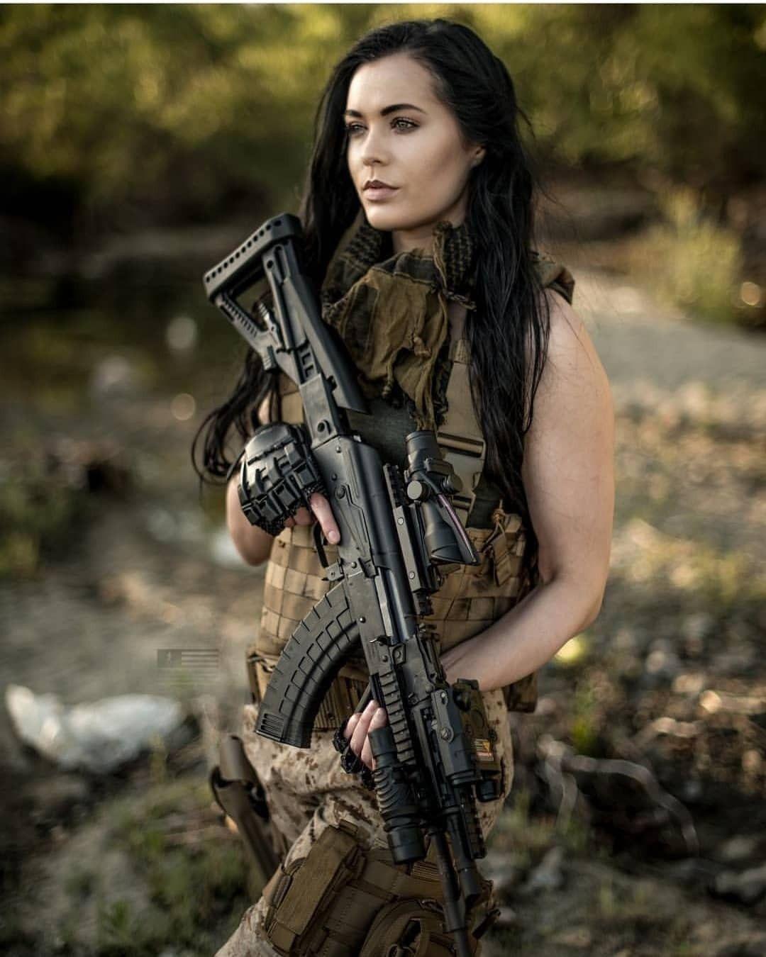 1080x1350 Girls With Guns