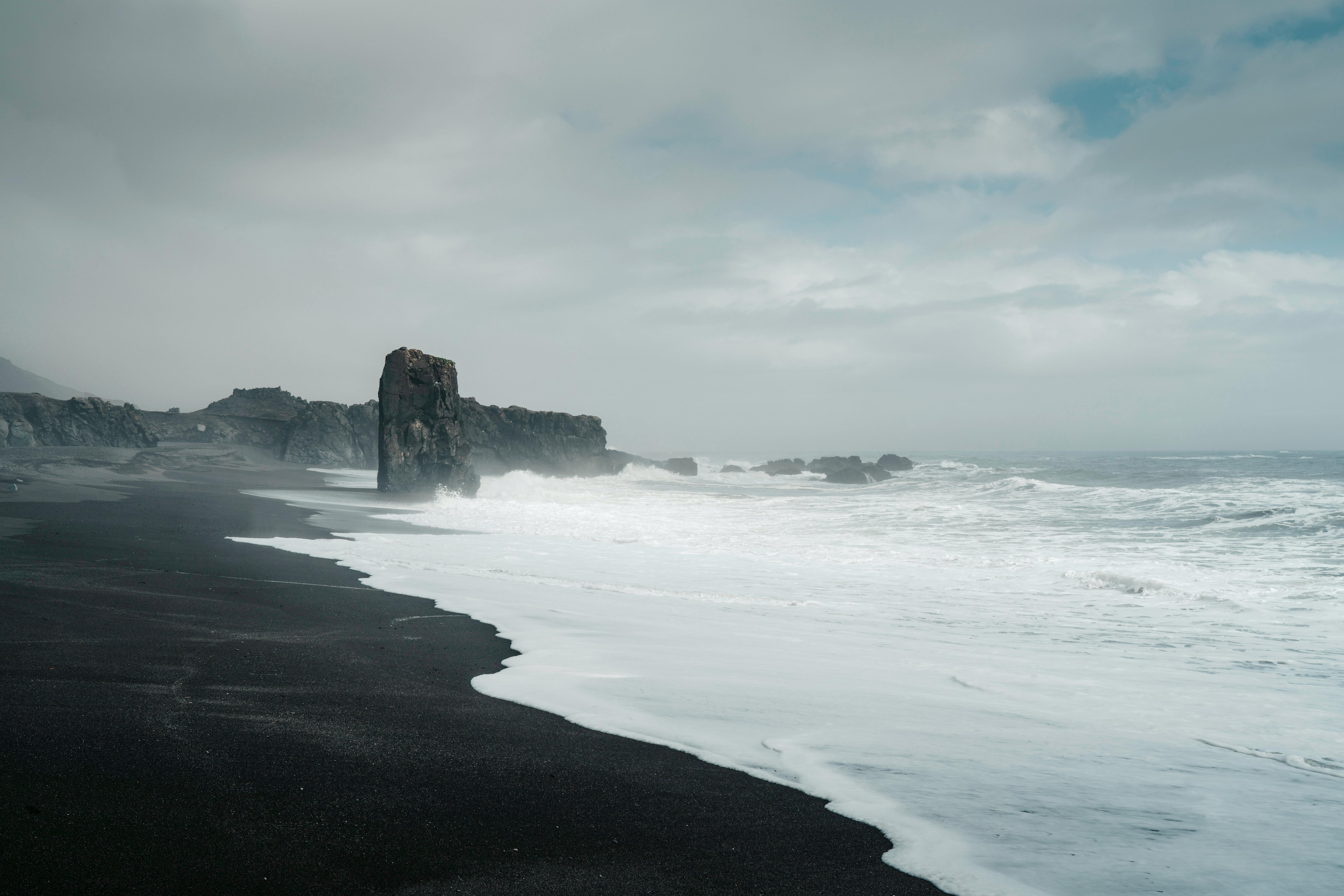 7000x4667 Dramatic Black Sand Beach in Iceland · Free