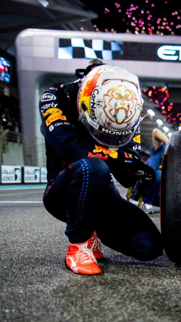 736x1308 Max Verstappen 2021 World Champion Wallpaper