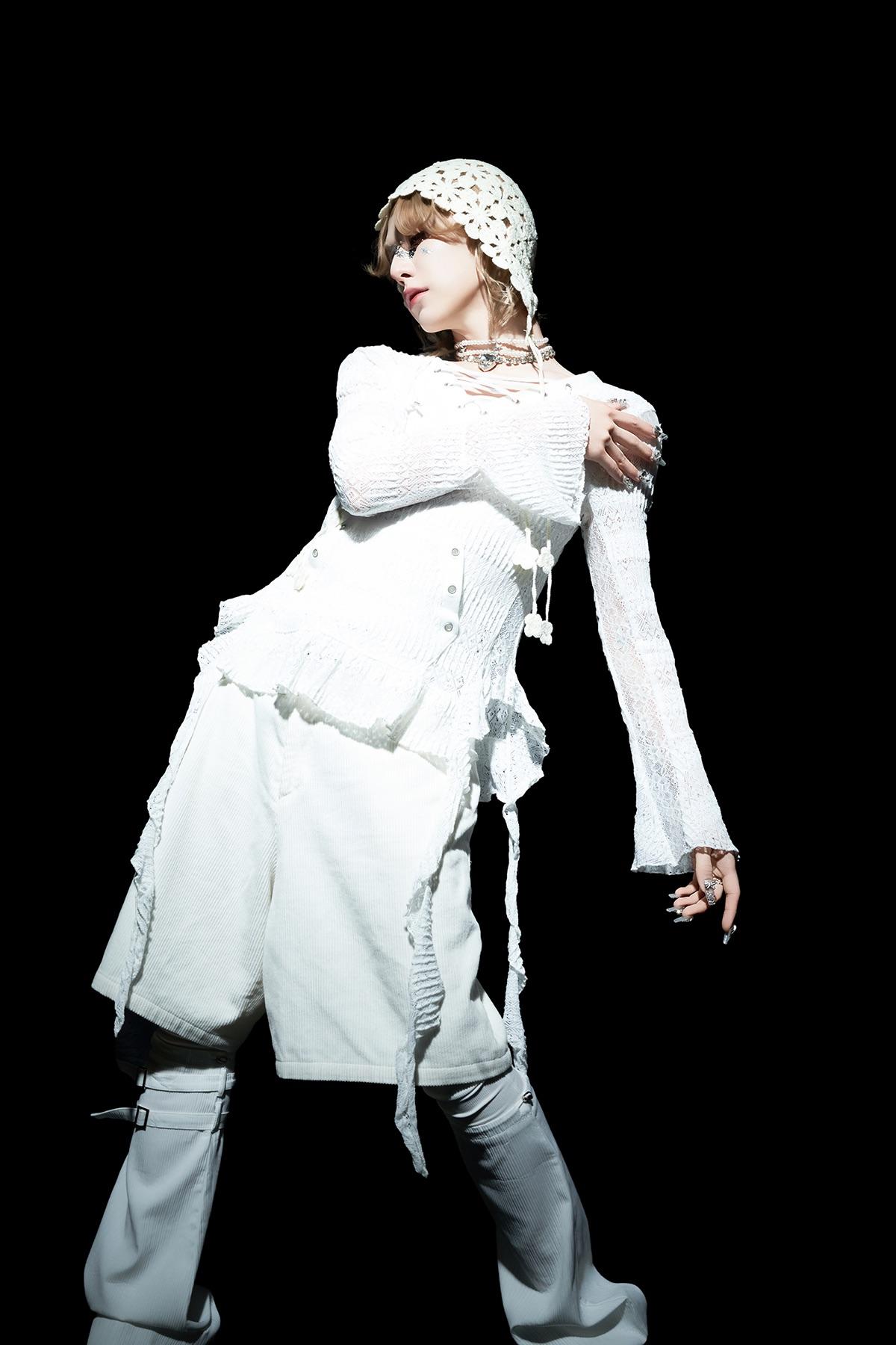 1200x1800 XLOV ONE (Concept Photo 1)