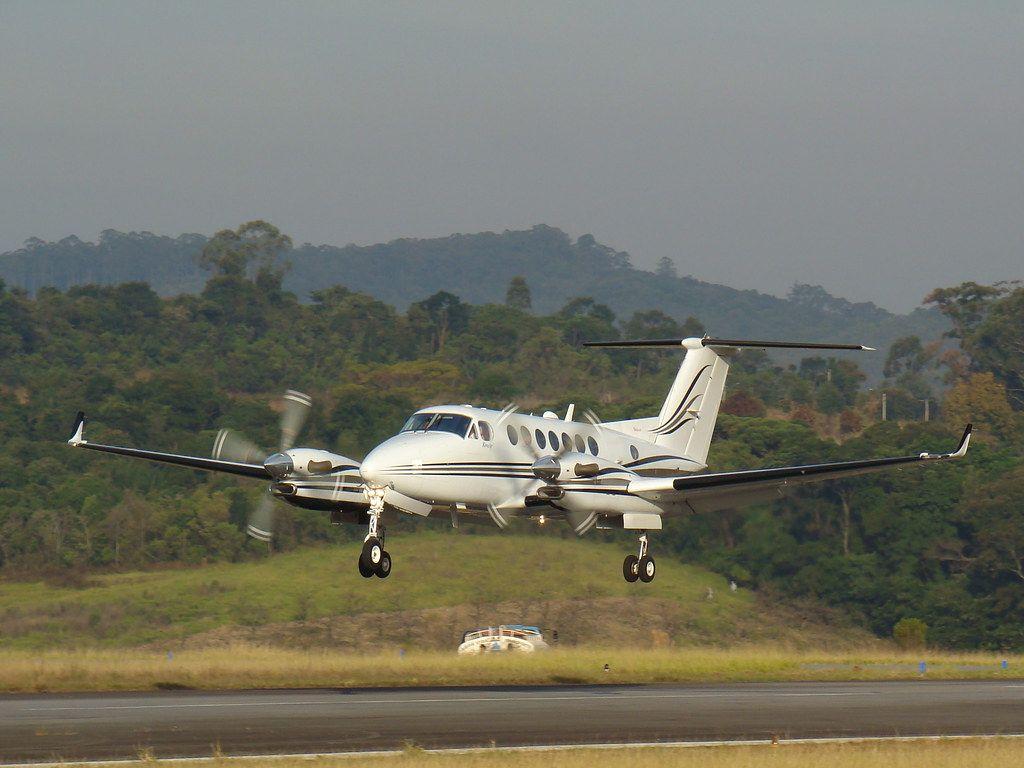 1024x768 RAYTHEON AIRCRAFT BEECHCRAFT BEECH KING AIR 350