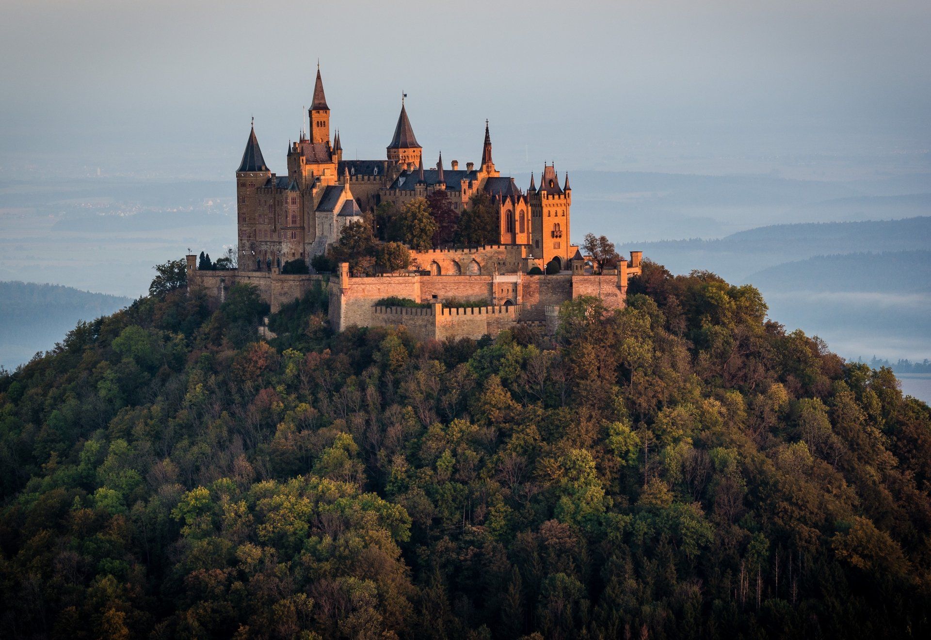 1920x1320 Hohenzollern Castle: Majestic 4K Ultra HD German Fortress on a Hilltop