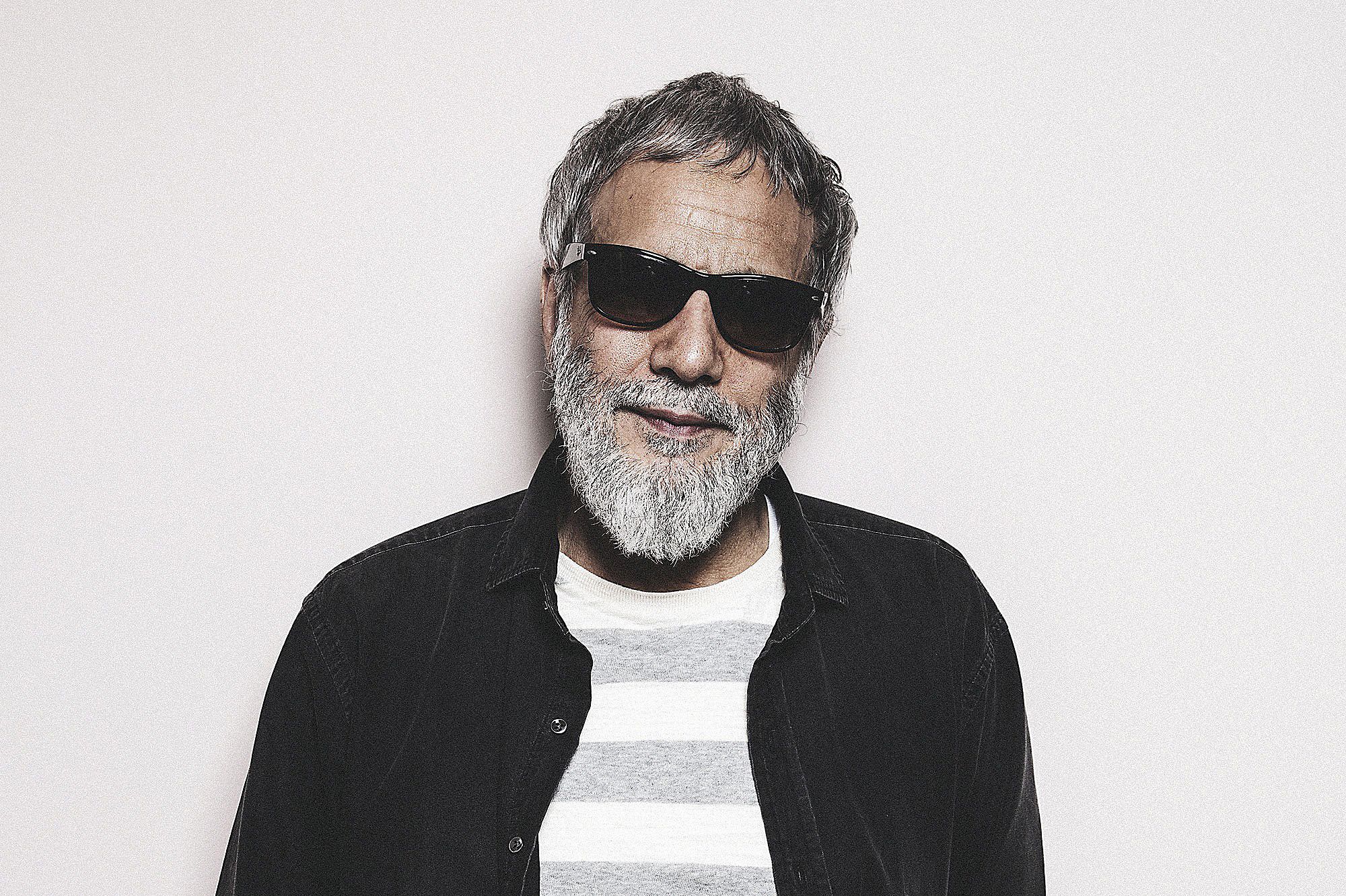2000x1332 Cat Stevens Phone Wallpaper: Free 4K & HD Downloads
