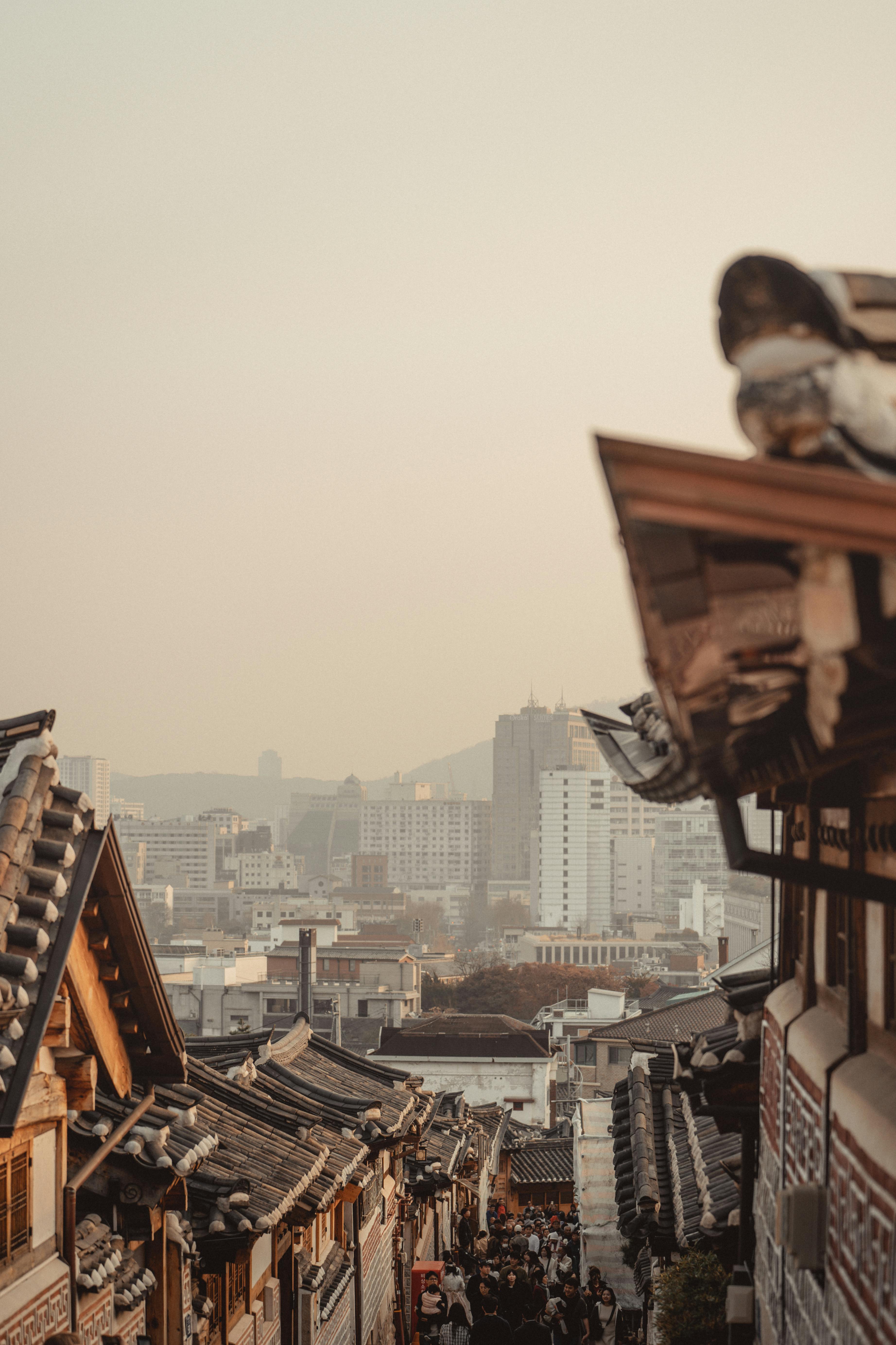 3688x5532 Seoul over the Roofs of Bukchon Hanok Village · Free