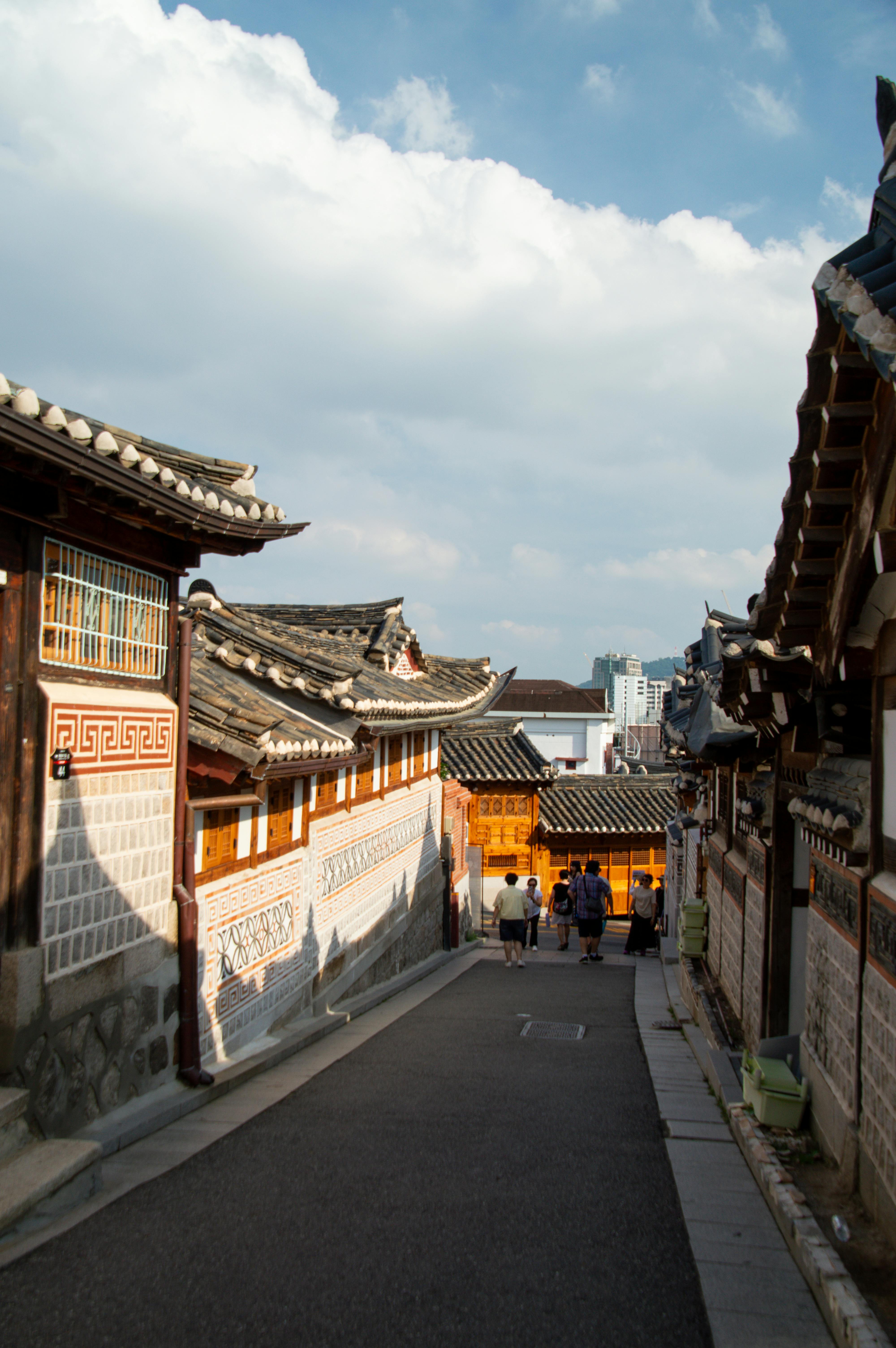 4000x6016 Traditional Hanok Village Street in Seoul · Free