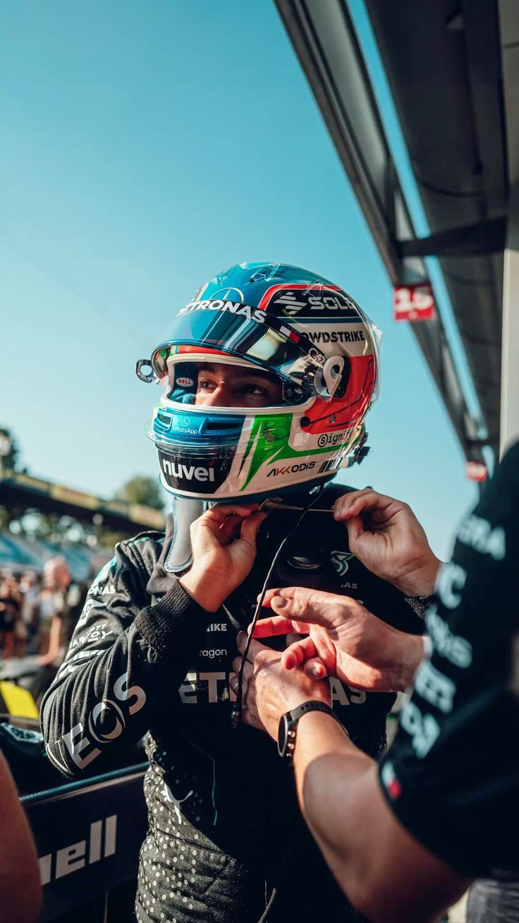 Stilvolle Andrea Kimi Antonelli Bilder