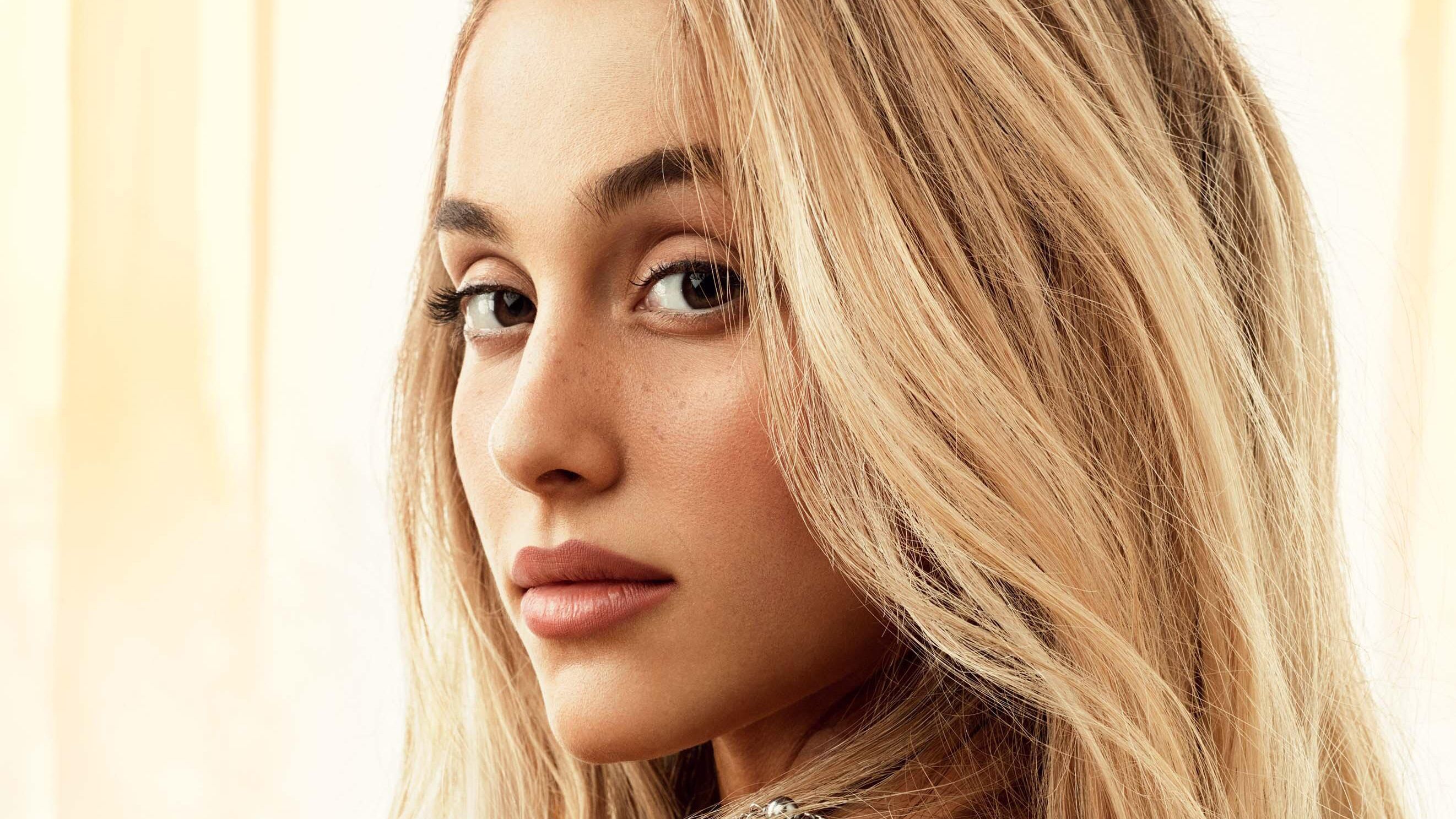 2643x1487 Wallpaper Ariana Grande Vogue, Ariana Grande, British Vogue, Vogue, Manchester Arena Bombing, Background Free Image