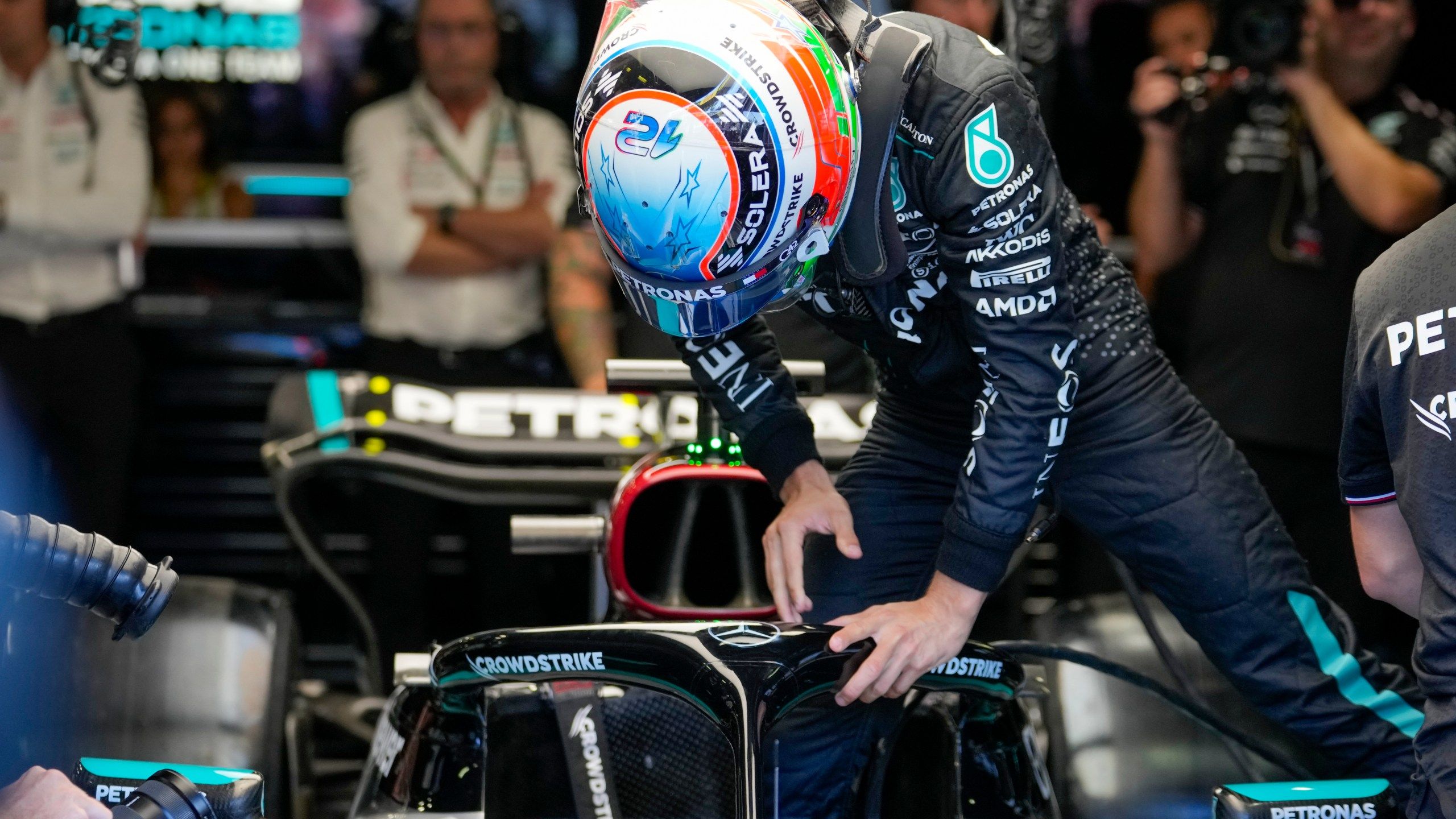 2560x1440 Kimi Antonelli named as Lewis Hamilton's replacement at Formula 1's Mercedes