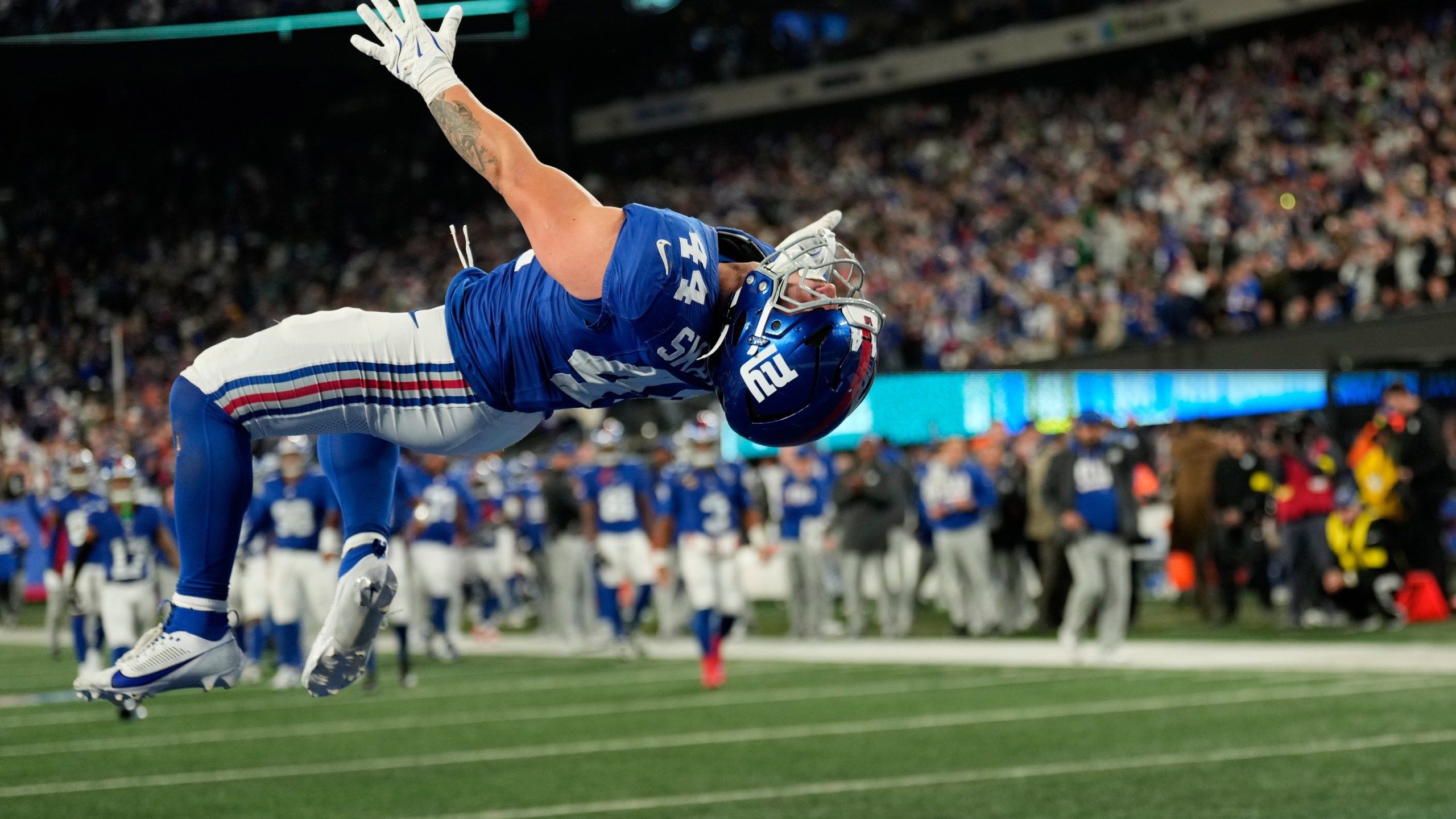 2560x1440 Cam Skattebo Runs For 3 TDs And Jaxson Dart Shines As The Giants Beat The Eagles 34 17