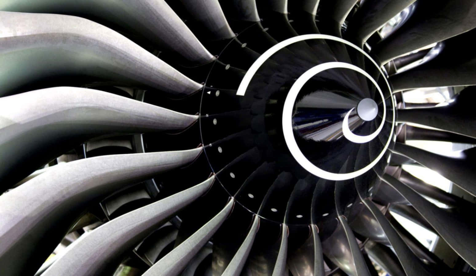 1549x900 Download Close Up View Of A Powerful Jet Engine Wallpaper
