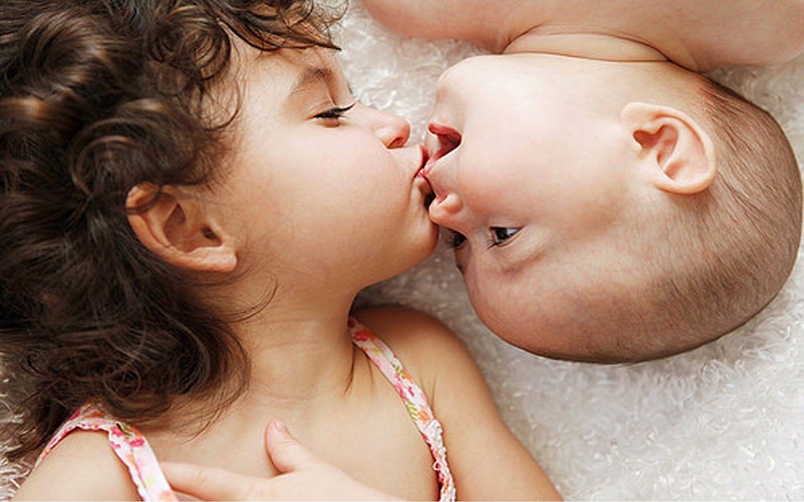 Cute Baby Kiss Wallpapers Top Free Cute Baby Kiss Backgrounds Wallpaperaccess