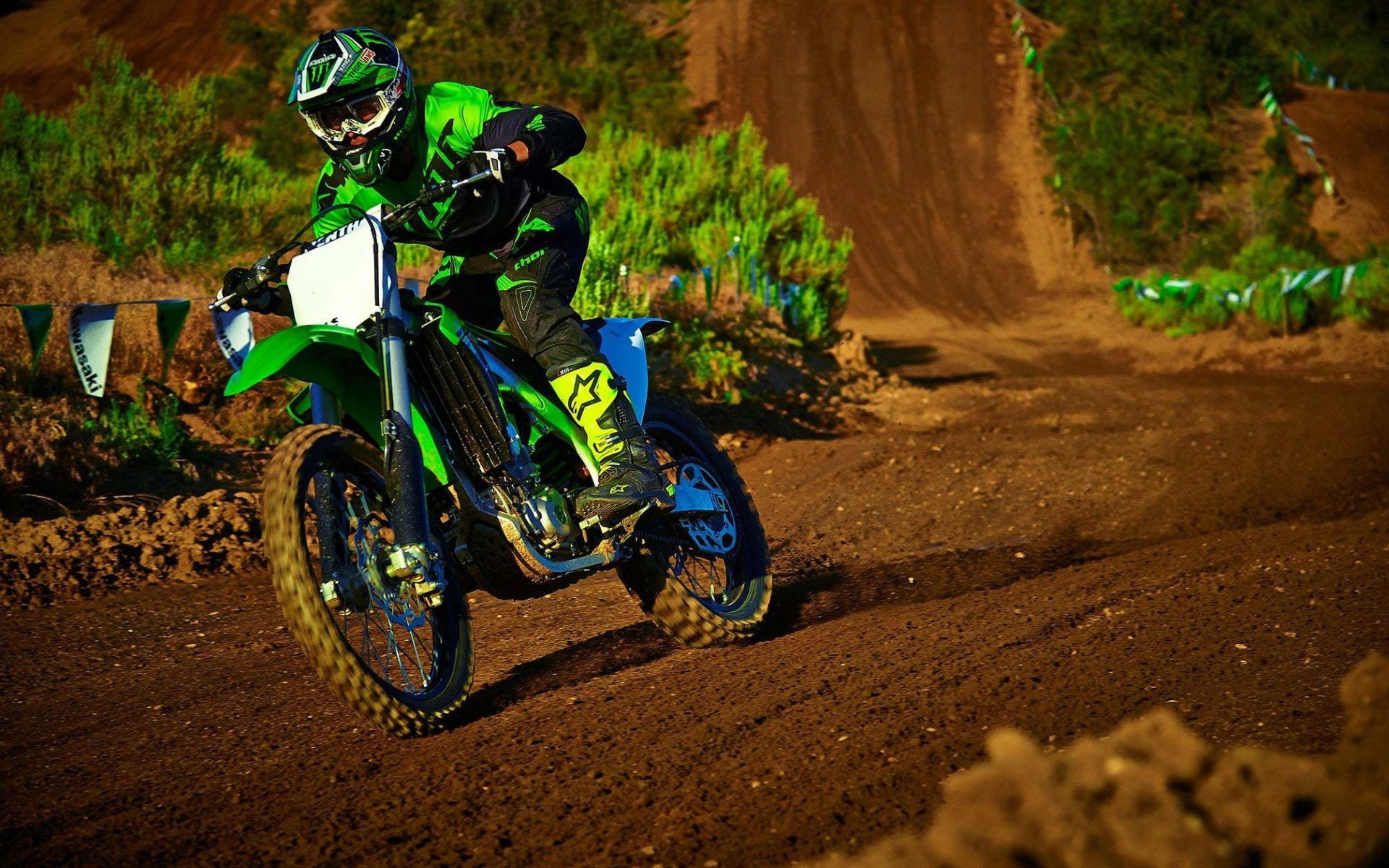 1920x1200 Kawasaki Motorcycle & Dirtbike Wallpaper