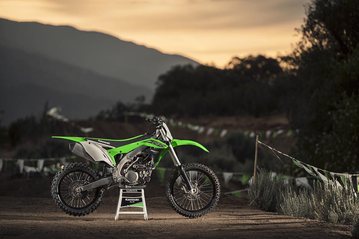 1198x800 Kawasaki 50th Anniversary:The Green Monsters