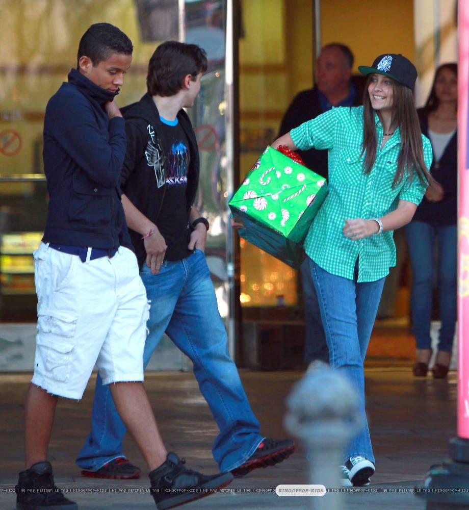 920x1000 Jaafar Jackson with his cousins Prince and Paris Jackson