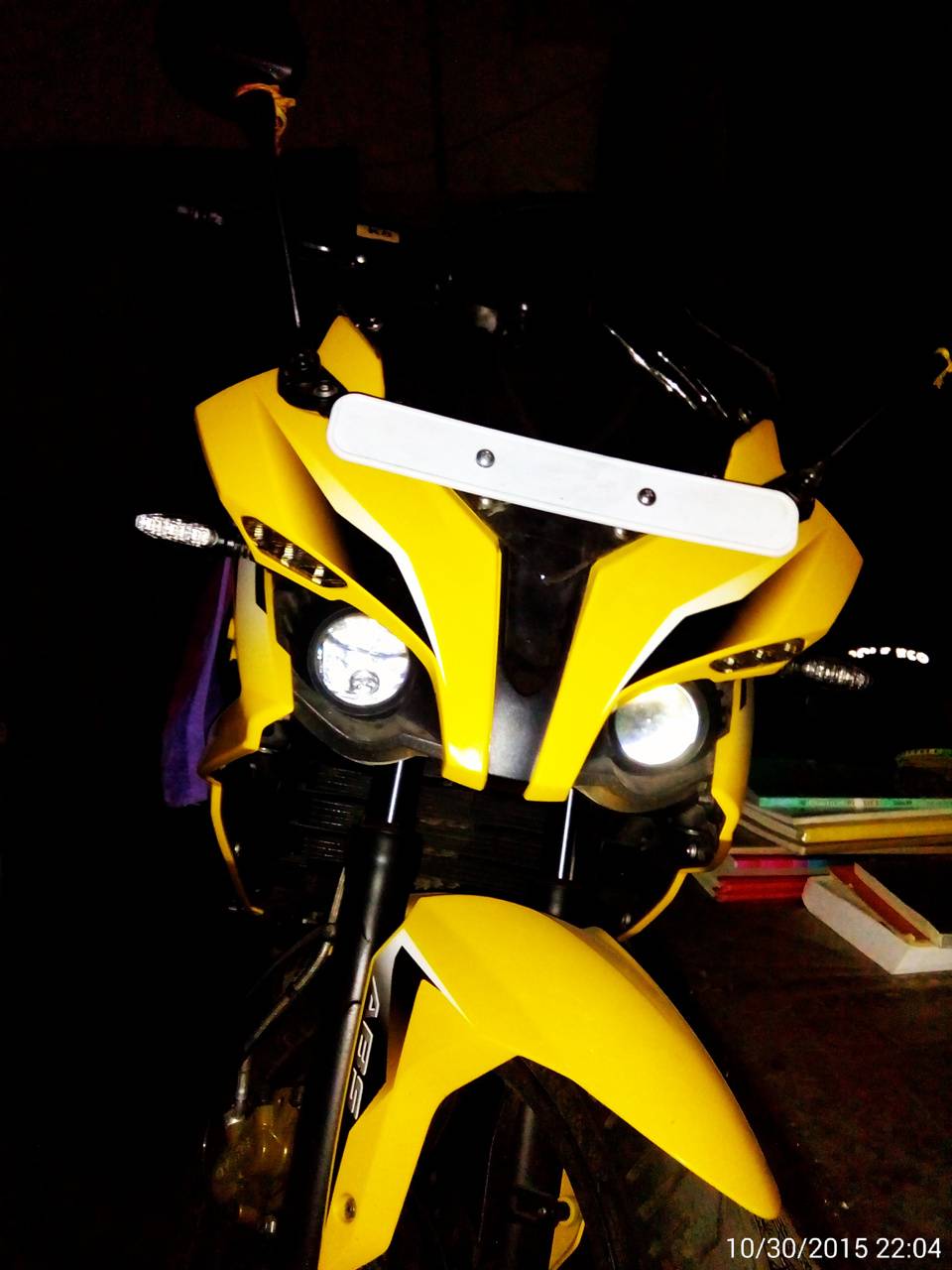 960x1280 Bajaj Pulsar RS 200 wallpaper