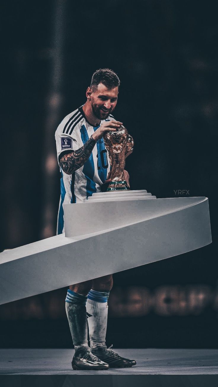 736x1307 Lionel Messi