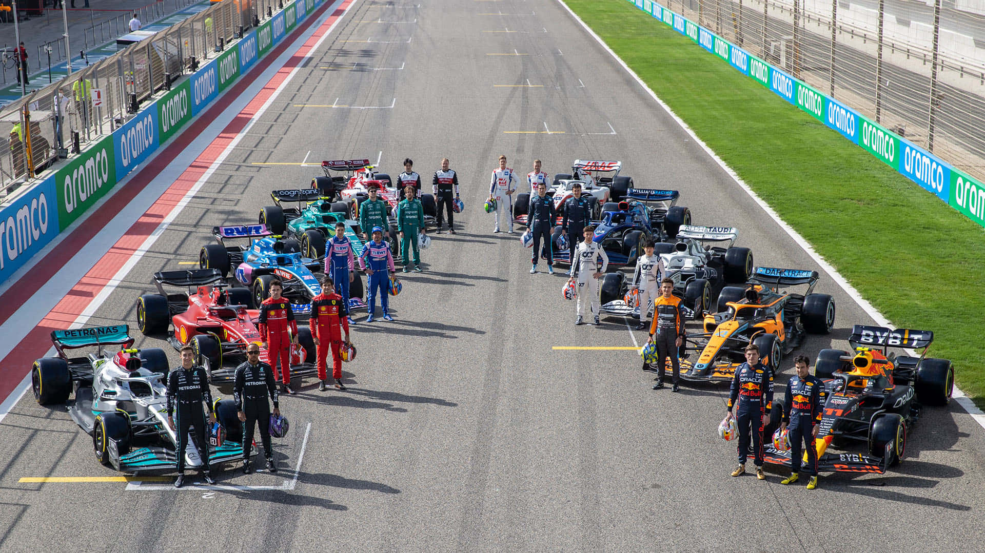 1920x1079 Download Pulsating Speed Formula 1 Race Car In Action Wallpaper
