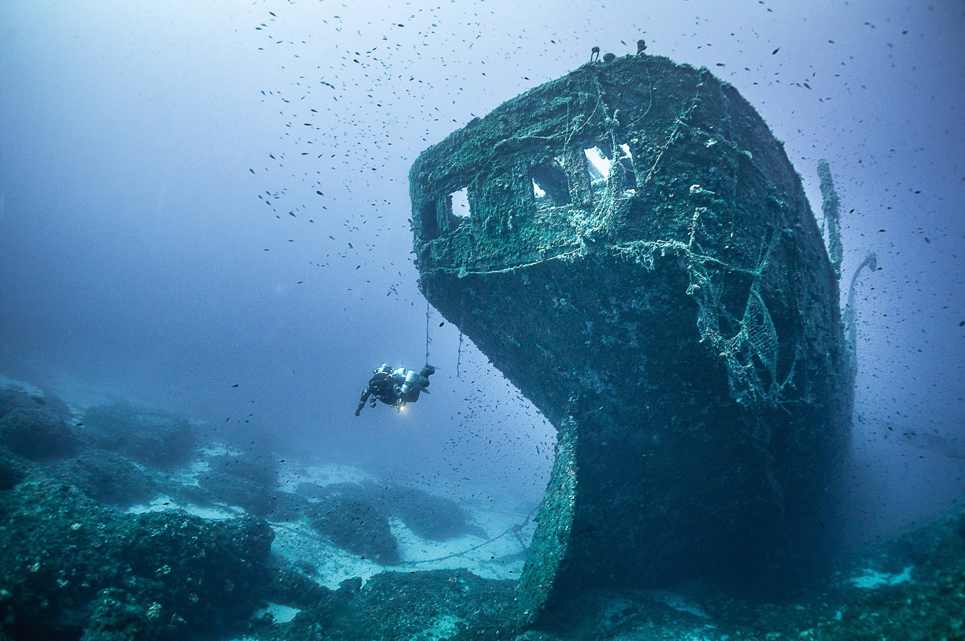 1920x1276 Download Scuba Diving Old Shipwreck Wallpaper