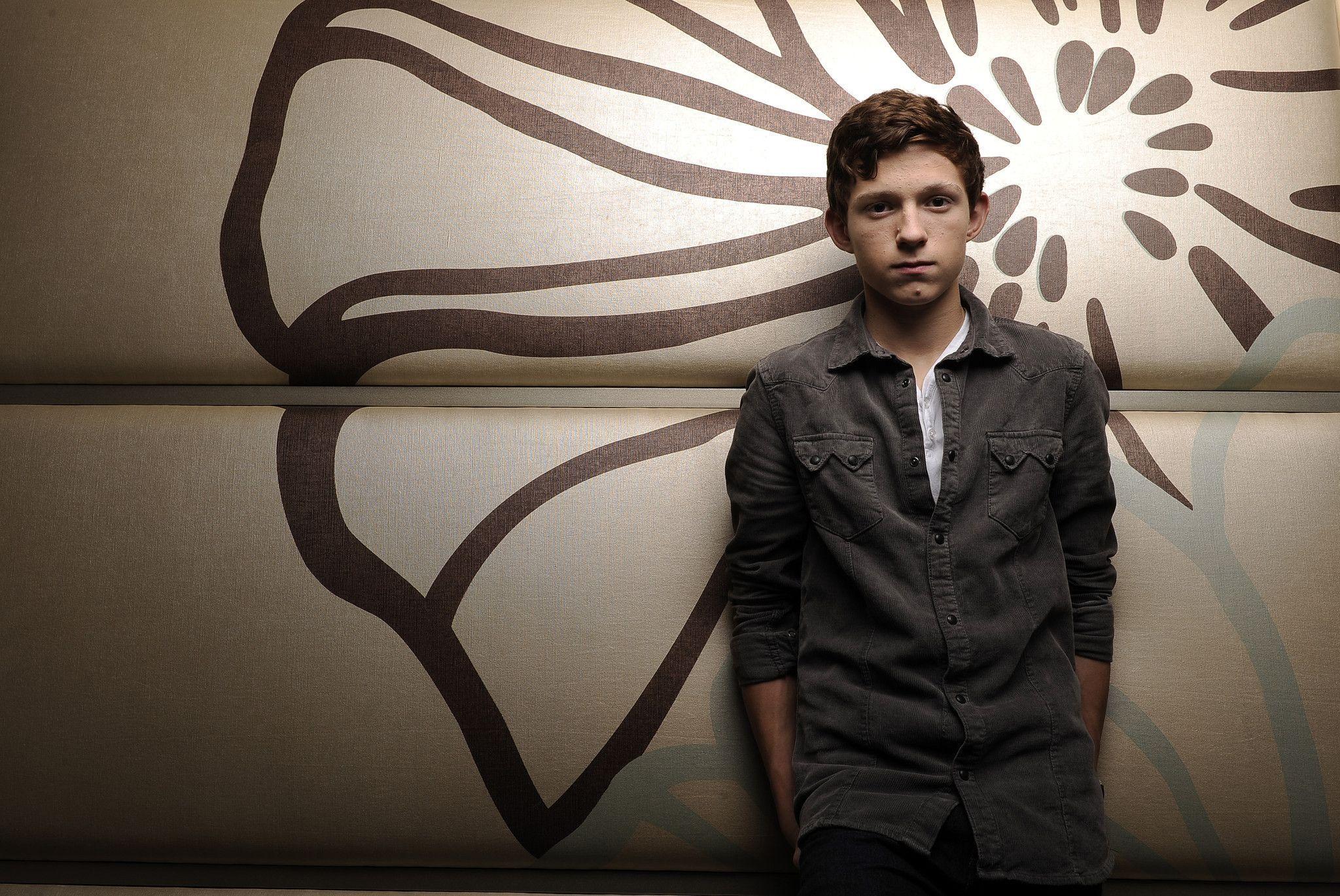 2048x1370 HD Tom Holland Wallpaper