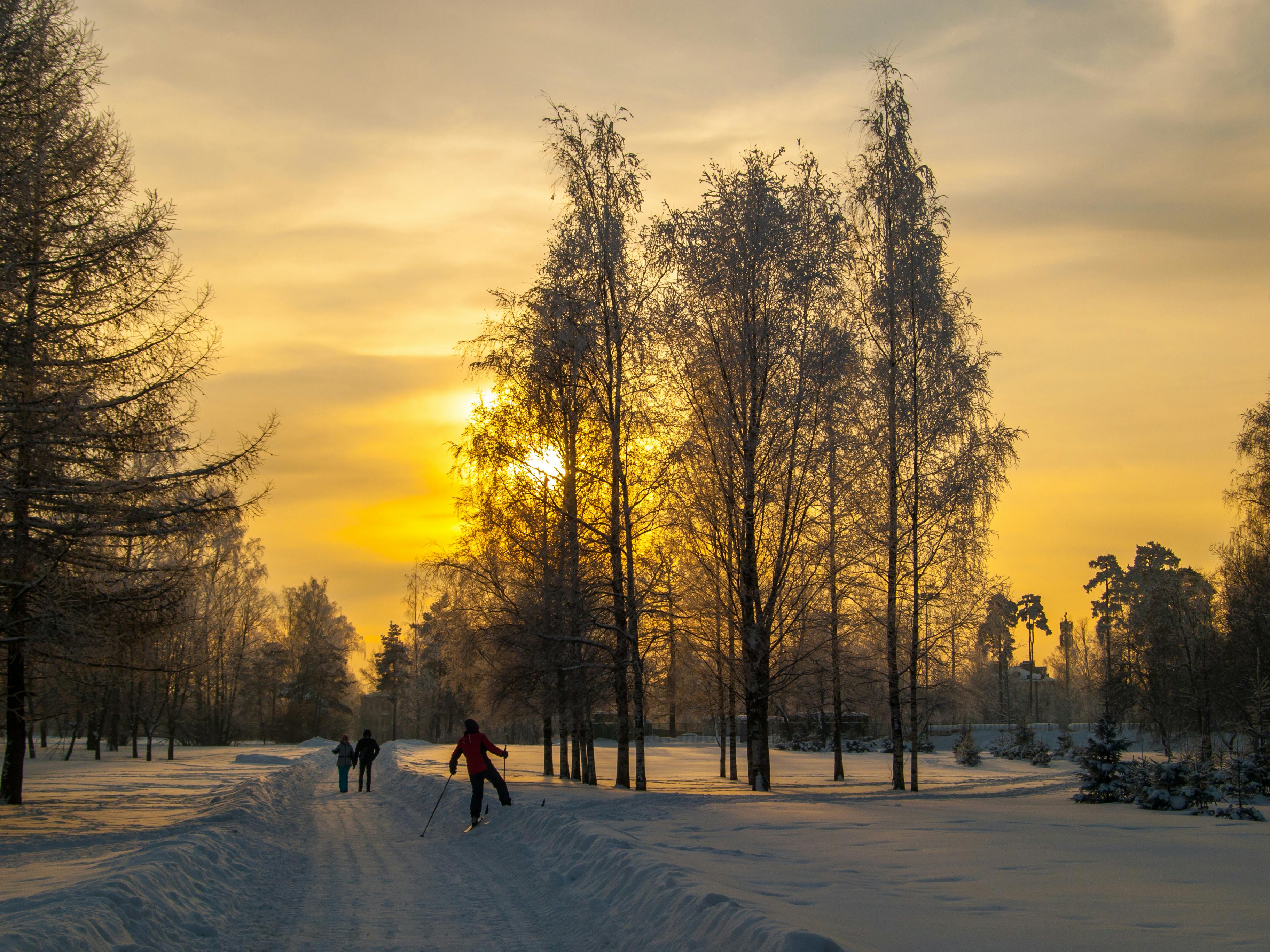 3648x2736 Winter Sunset Over Frozen River in Oulu, Finland · Free