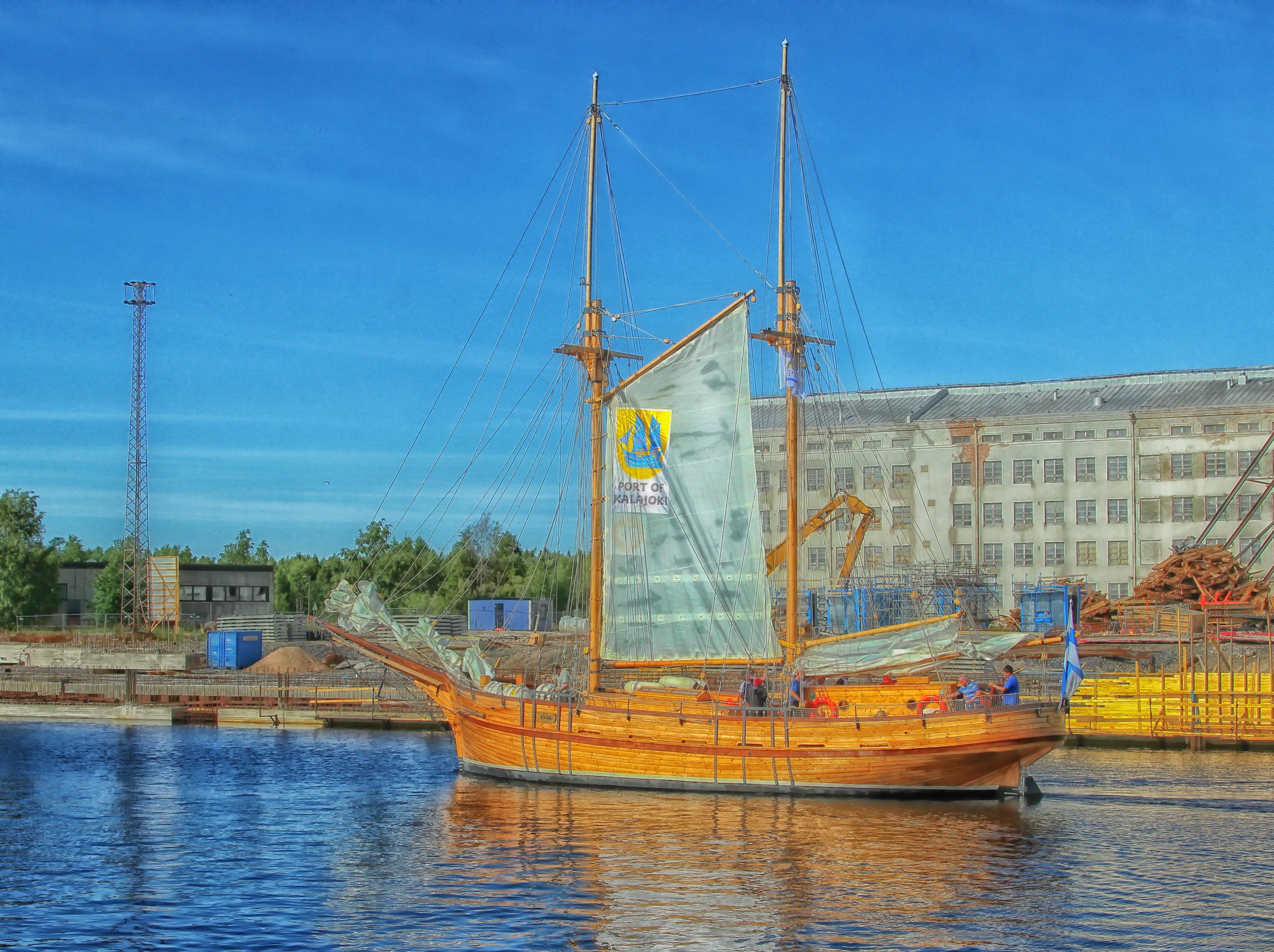 4215x3153 royalty free oulu finland image, dominant color: blue