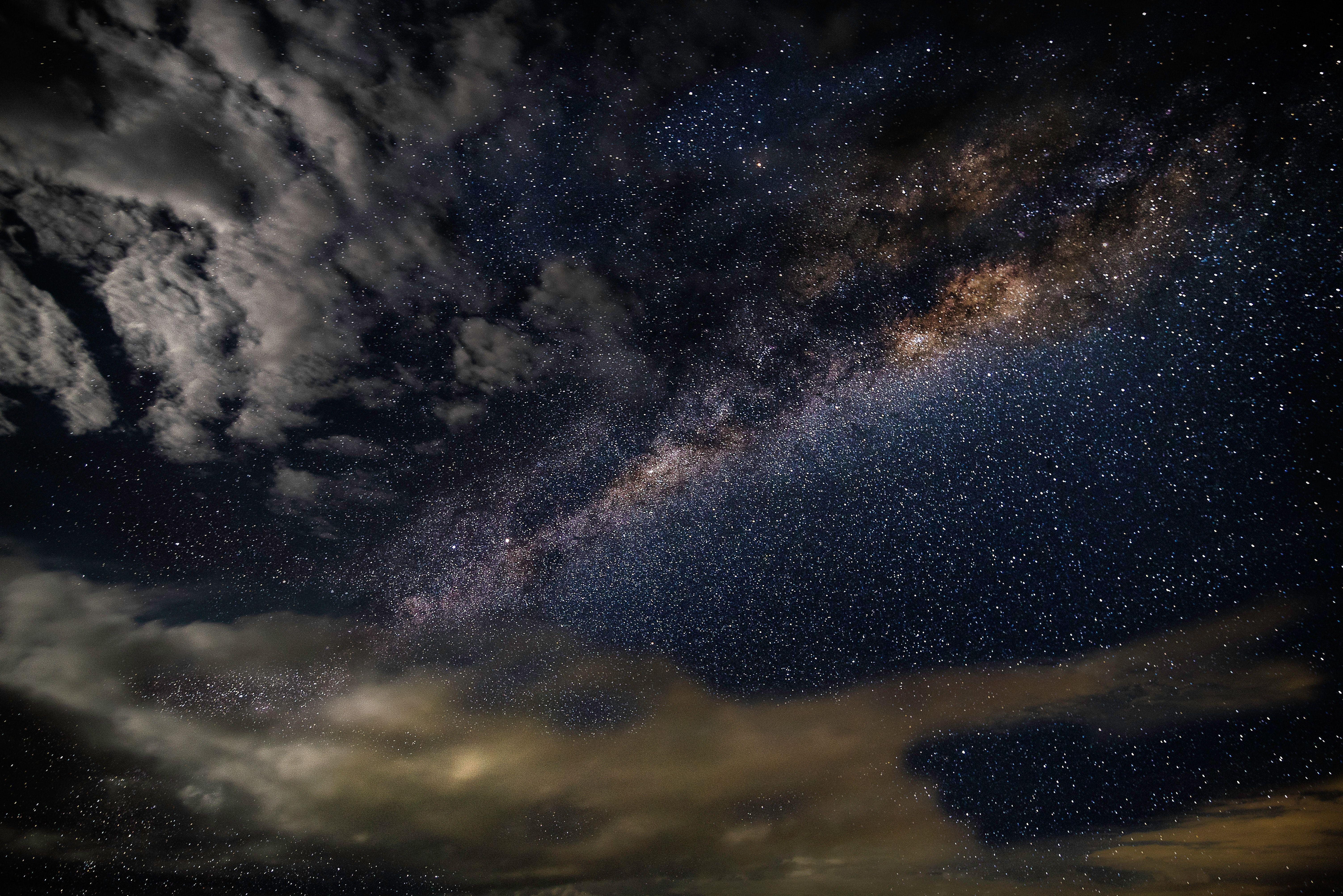 6010x4012 Stars and Clouds at Nighttime · Free