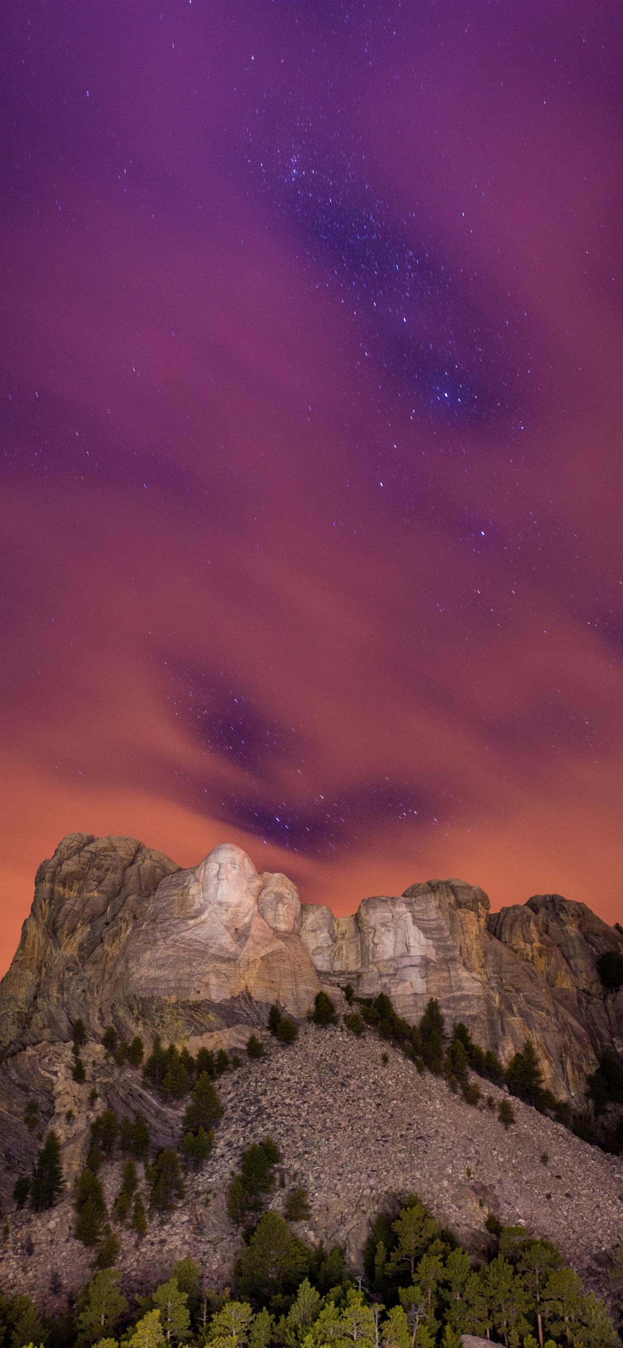 1242x2688 The Stars peakuds at Mount Rushmor. iPhone