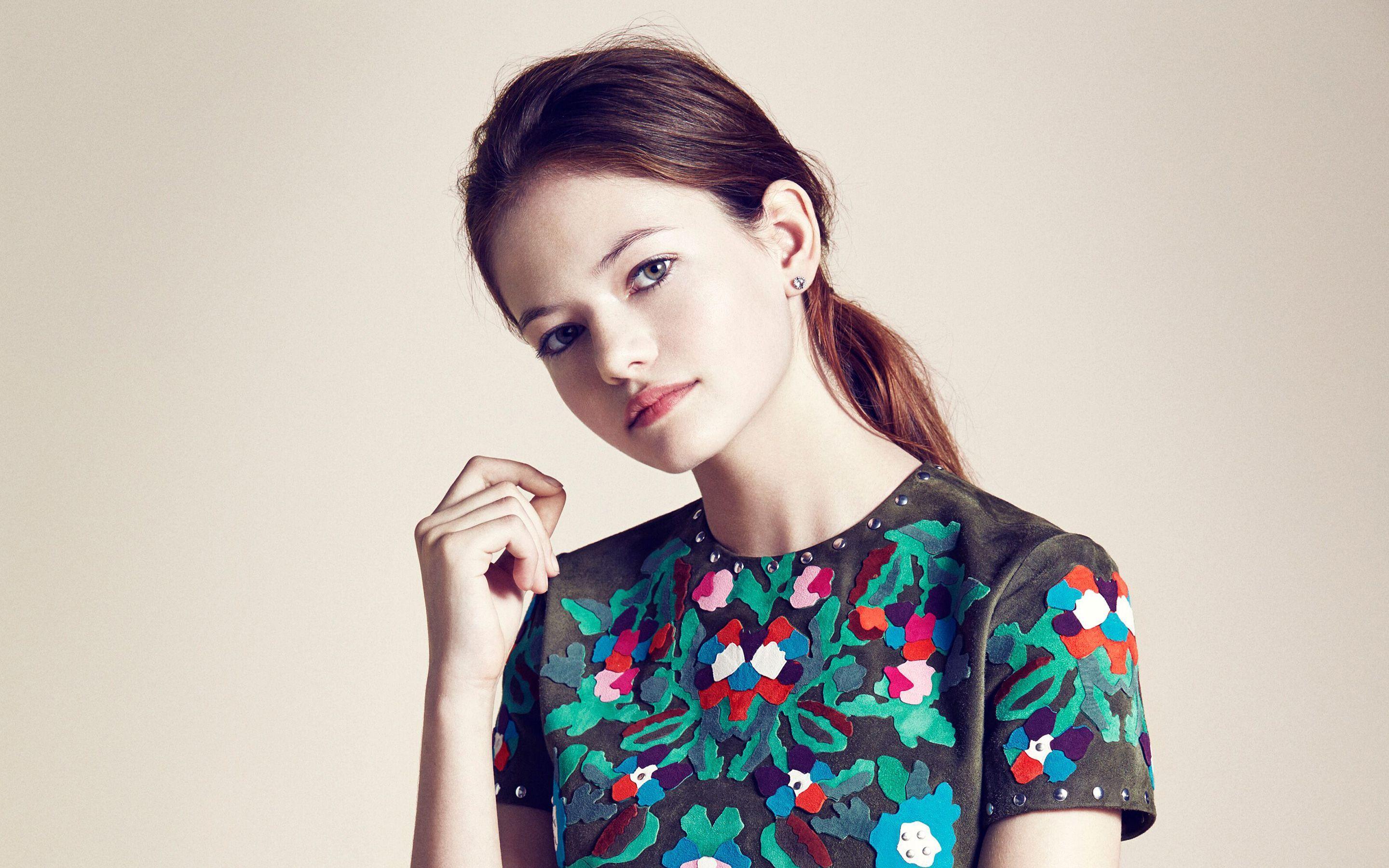 2880x1800 Mackenzie Foy Wallpaper