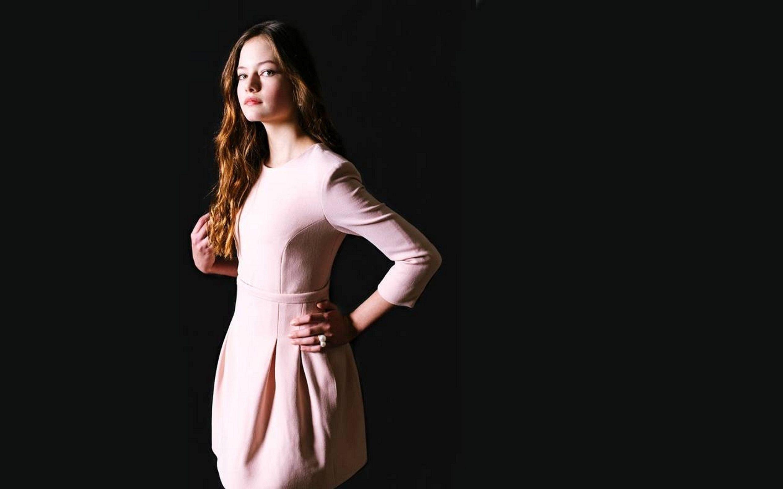 2560x1600 Mackenzie Foy HD Background Wallpaper 68281 2560x1600px