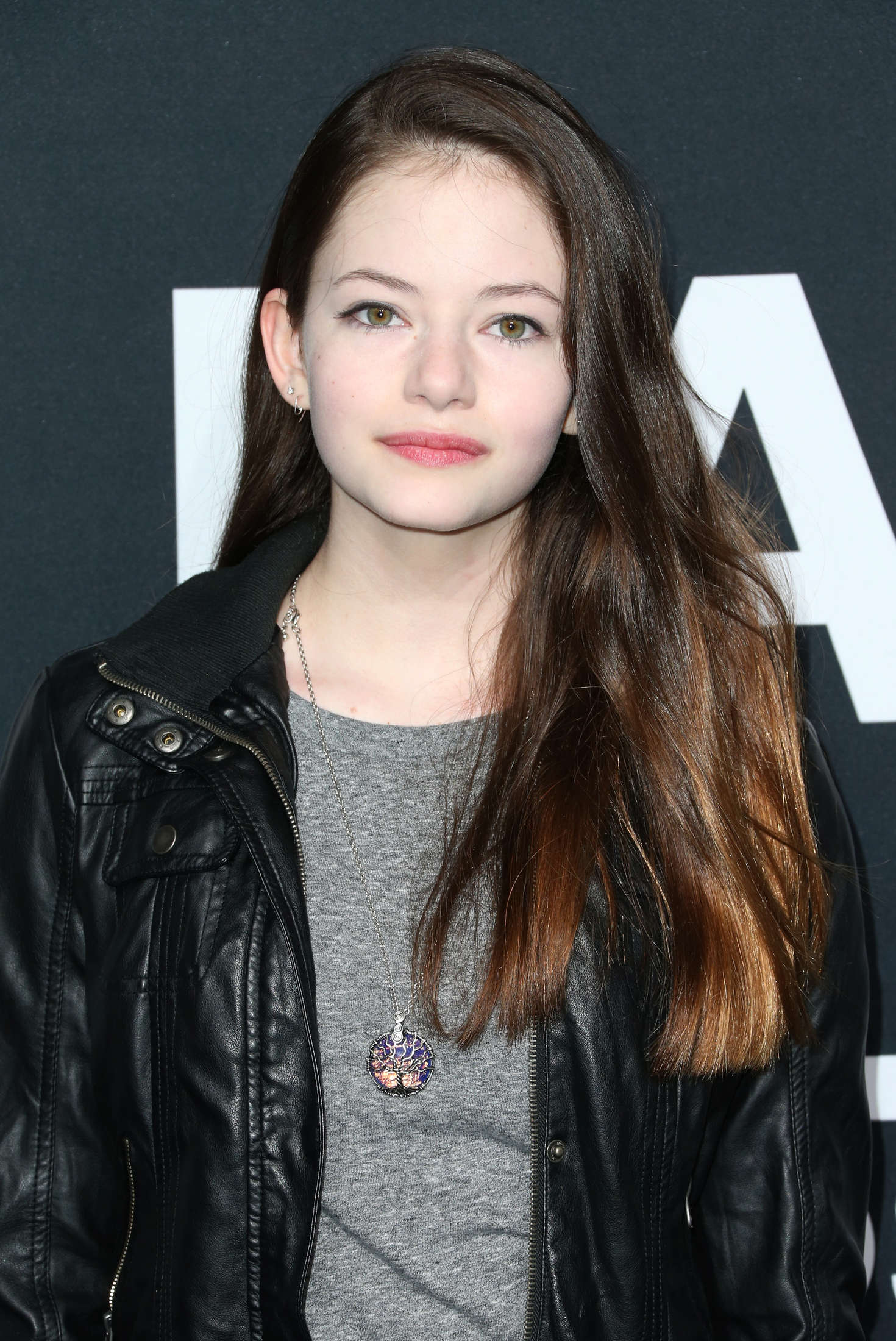 1470x2200 Mackenzie Foy Wallpaper