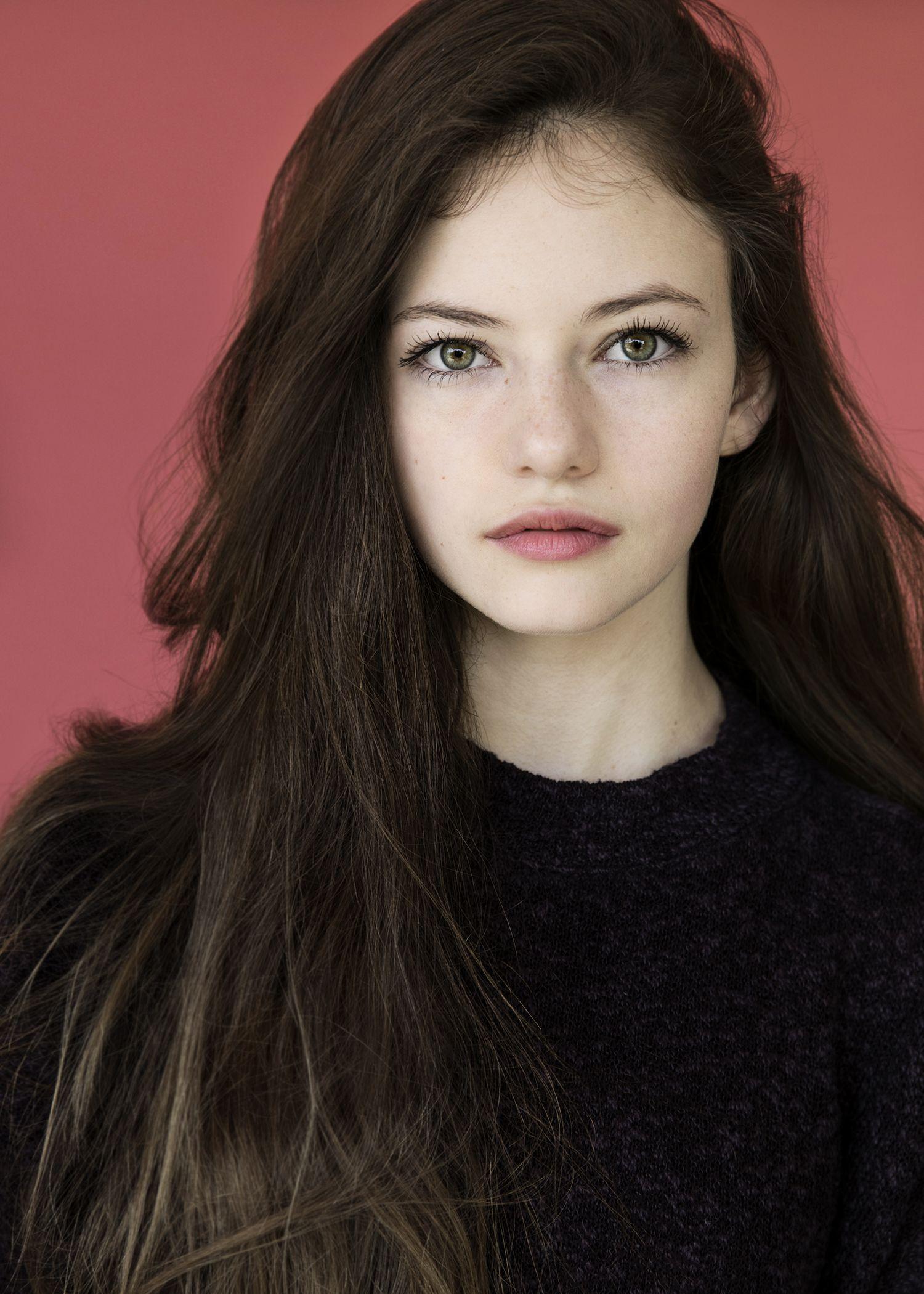 Mackenzie Foy Wallpapers Top Free Mackenzie Foy Backgrounds