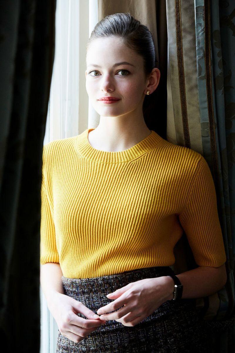 800x1200 Mackenzie Foy wallpaper