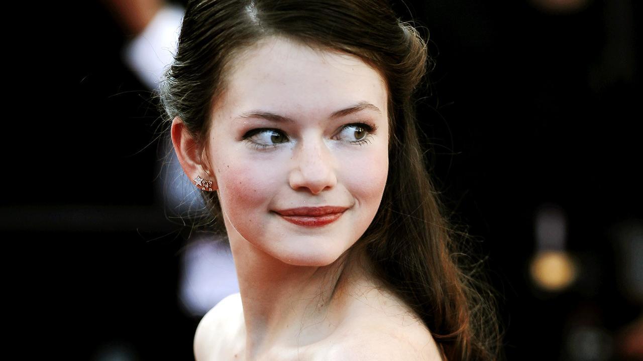1280x720 Free download Mackenzie Foy image Mackenzie Foy HD wallpaper