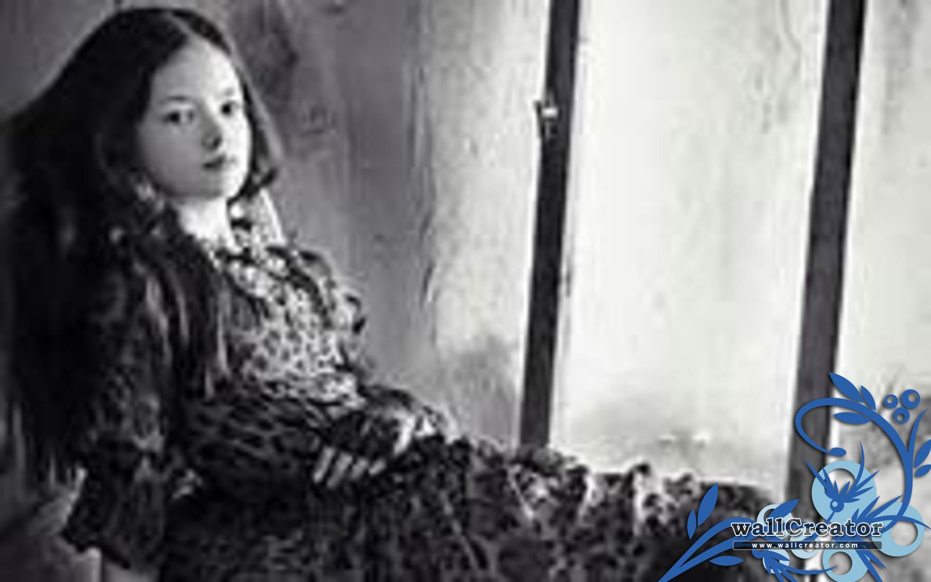 1917x1200 Model Mackenzie Foy Wallpaper