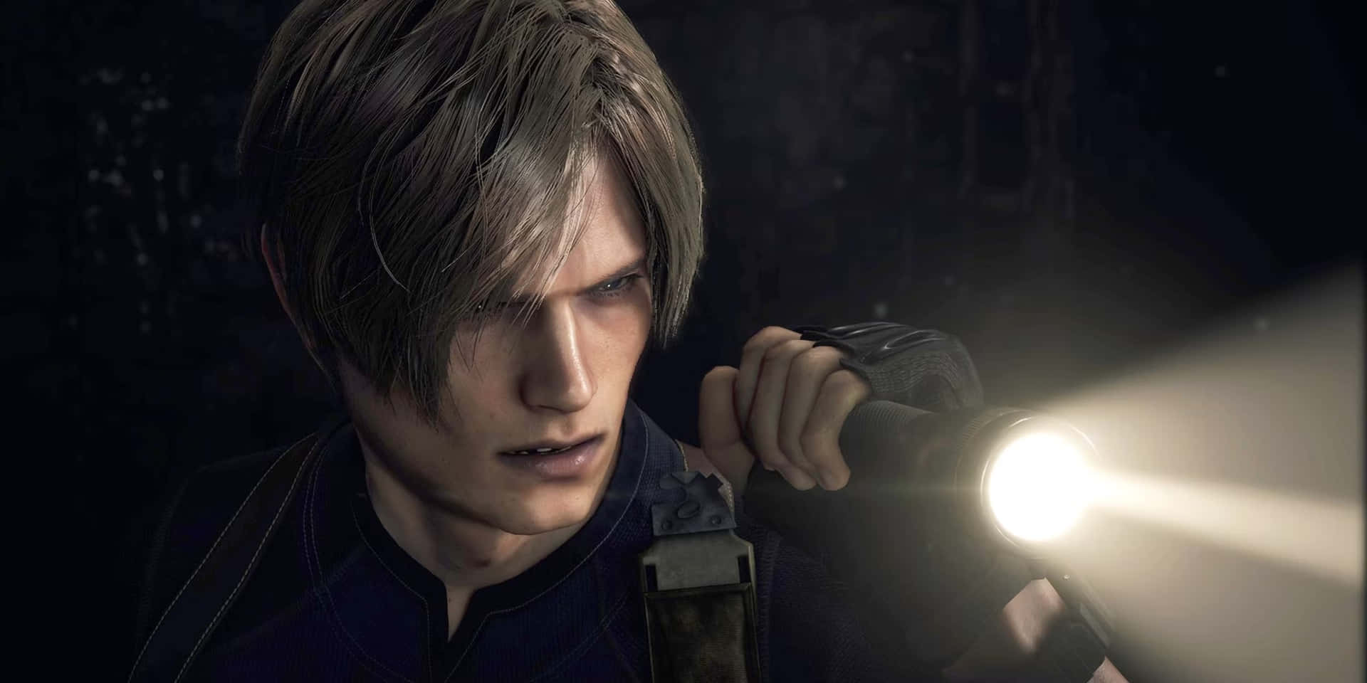 1920x960 Download Leon Kennedy Flashlight Resident Evil4 Remake Wallpaper