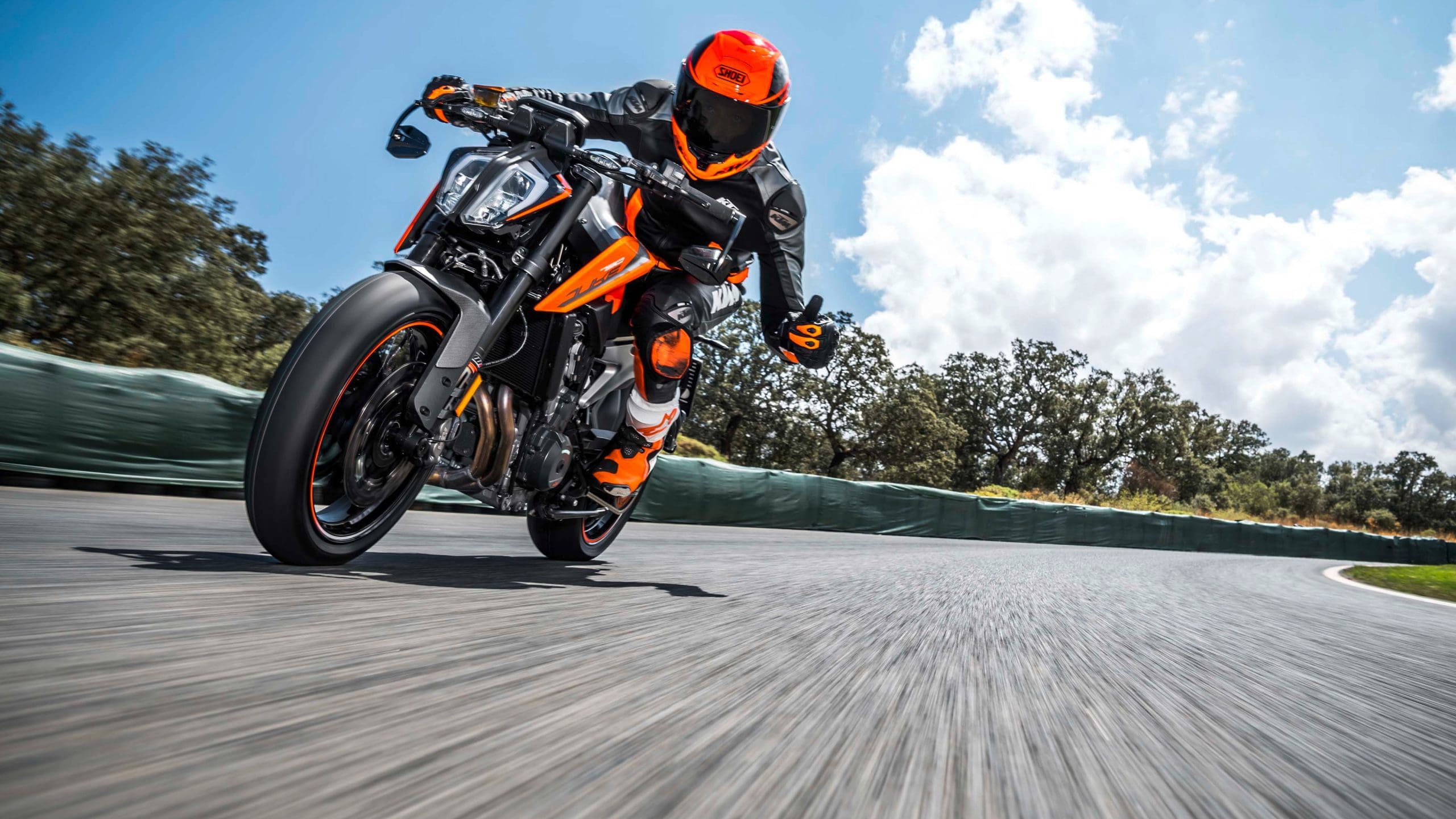 2560x1440 KTM Motorcycle [4K] Wallpaper