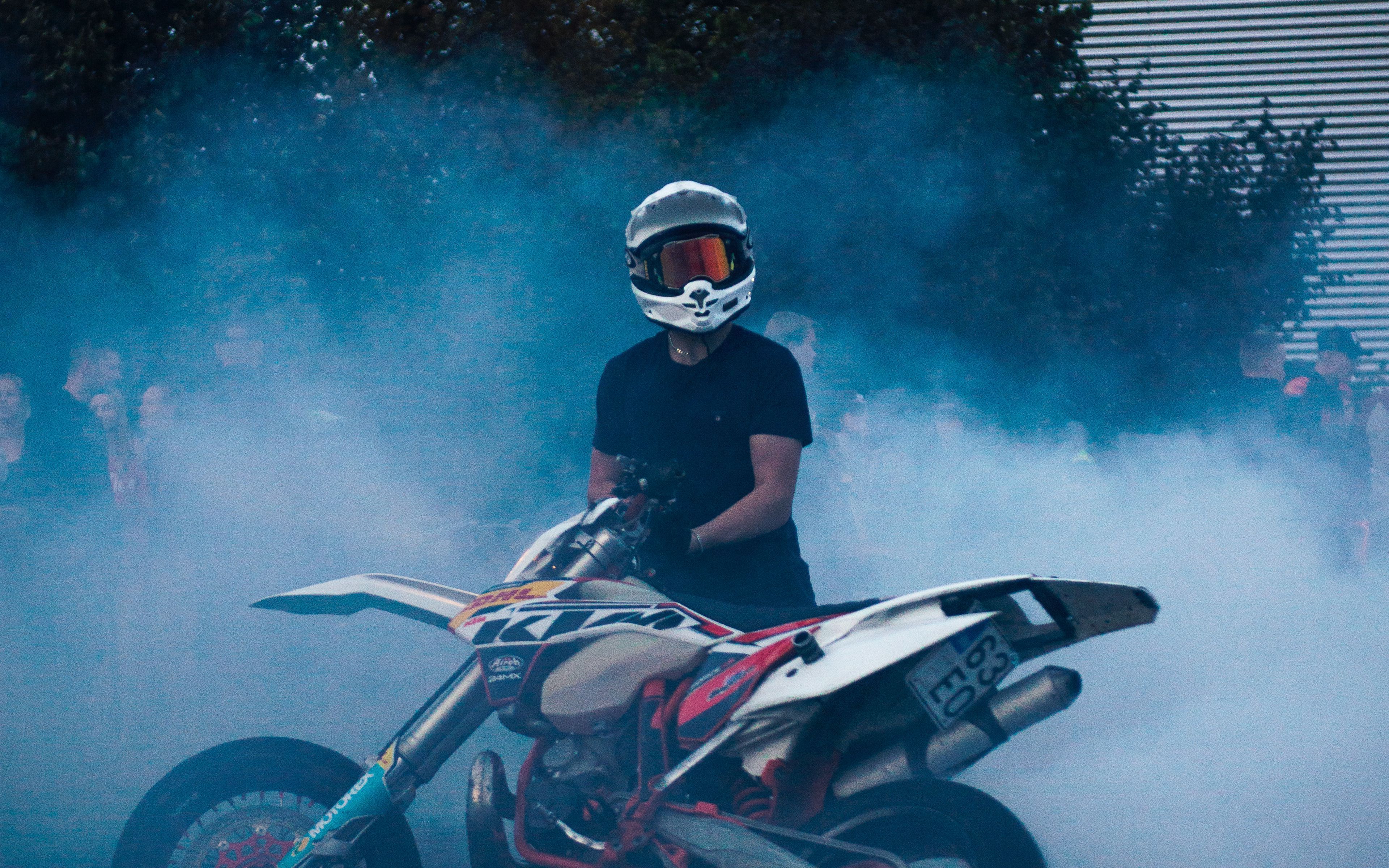3840x2400 Download wallpaper 3840x2400 ktm, motorcycle, bike, motorcyclist, smoke, asphalt, drift 4k ultra HD 16:10 HD background